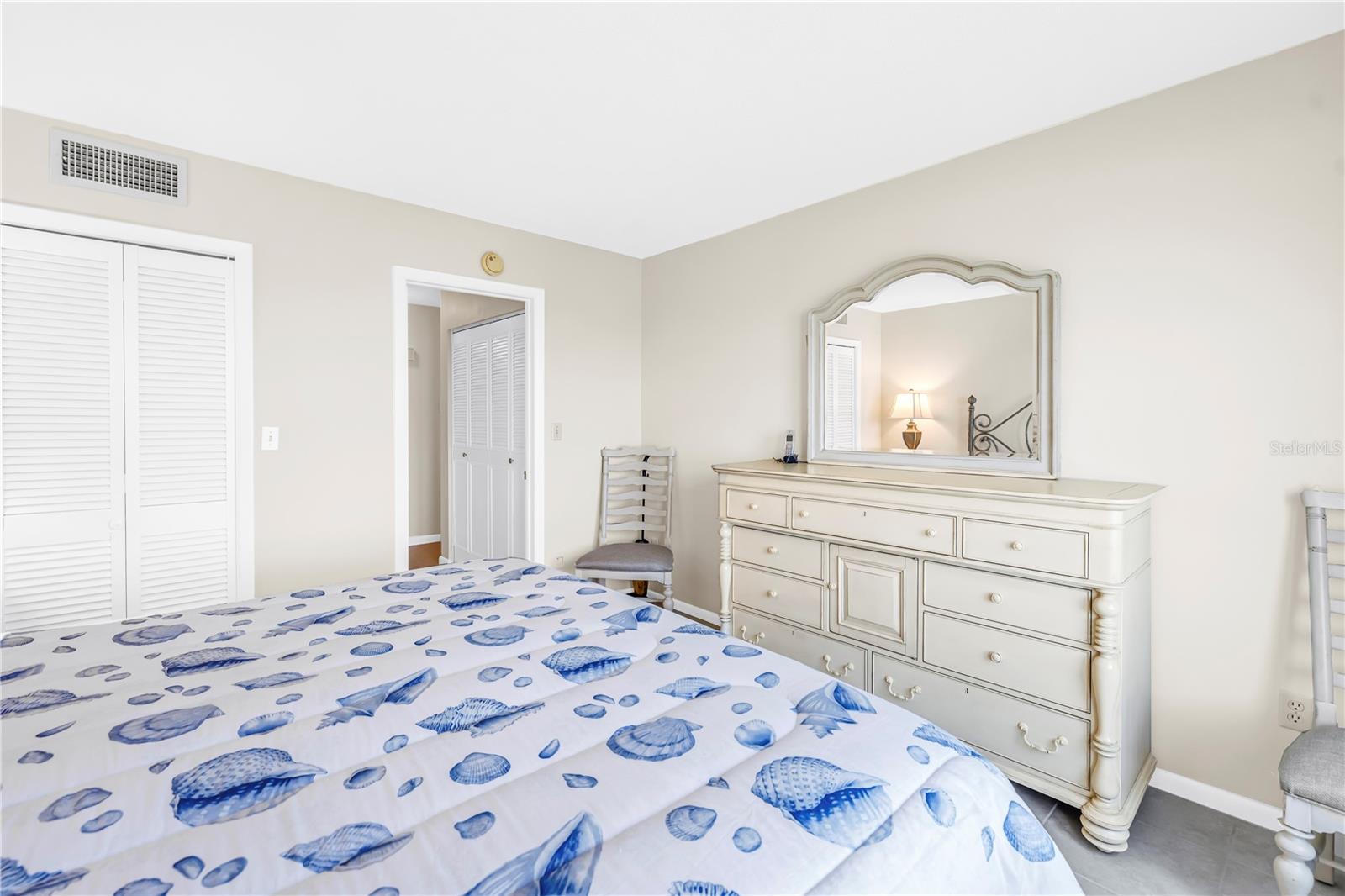 Image 20 of 52 For 5220 Brittany Drive S 1202