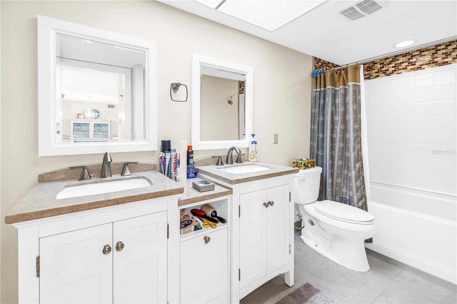 Image 21 of 52 For 5220 Brittany Drive S 1202