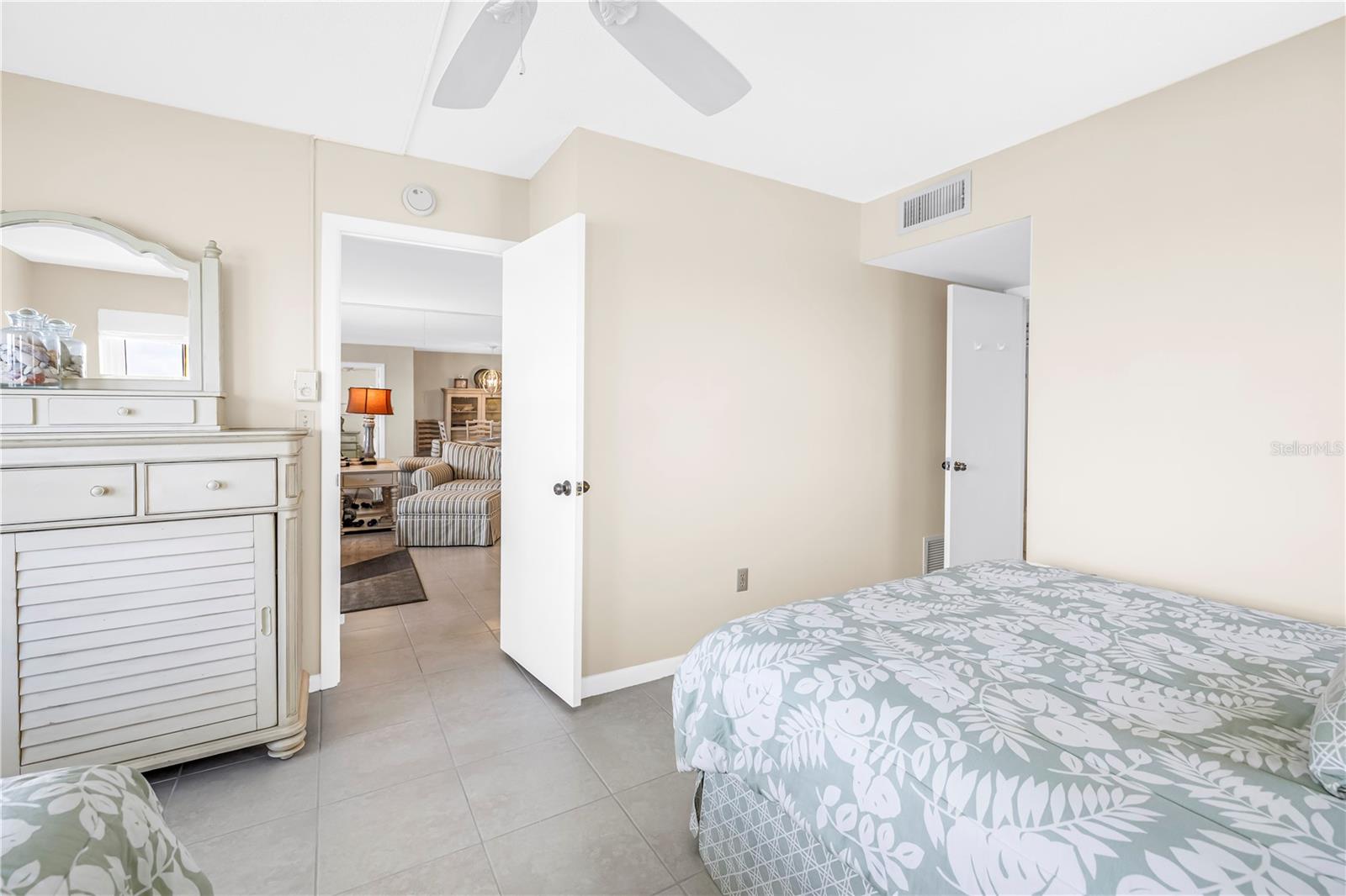 Image 23 of 52 For 5220 Brittany Drive S 1202