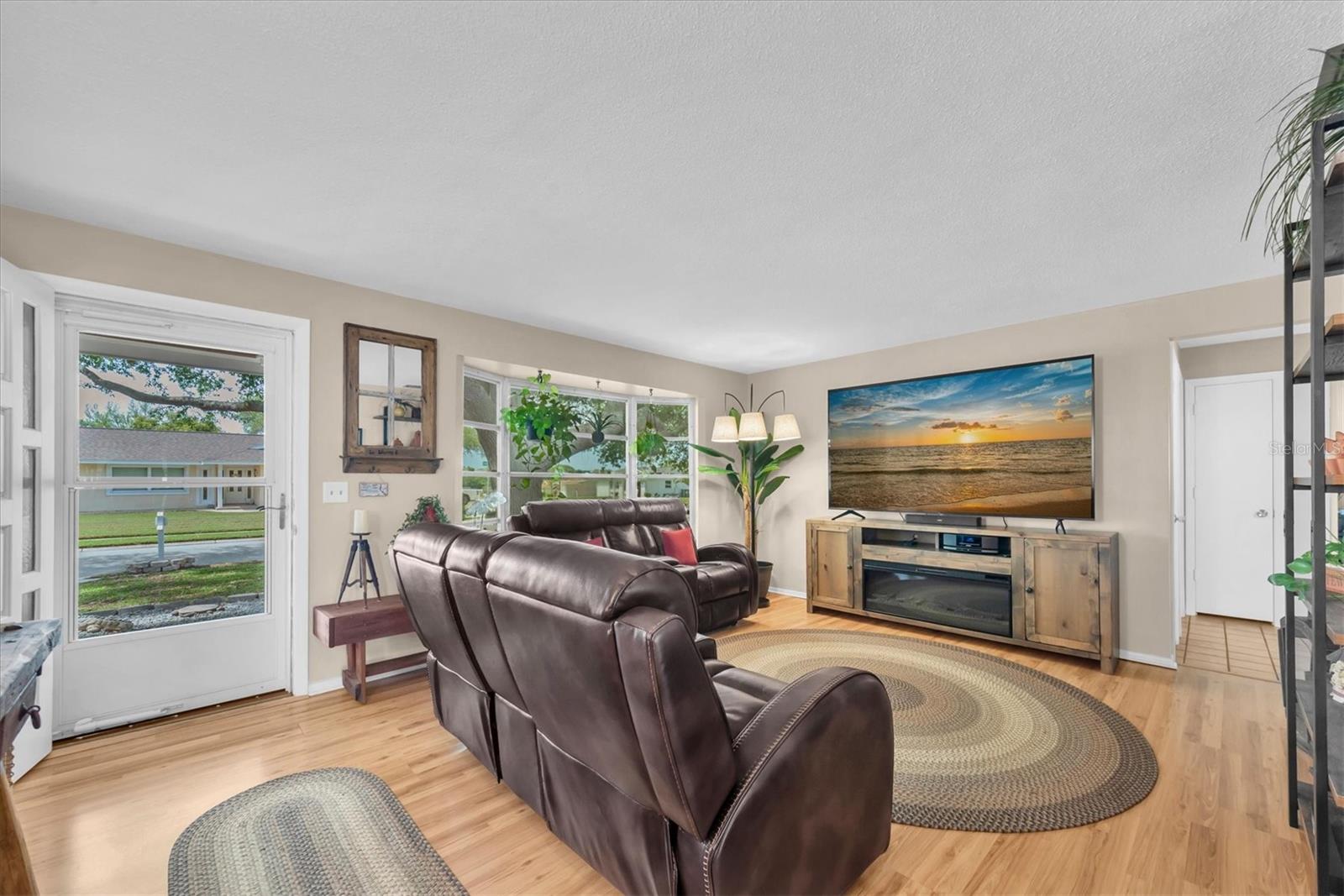 Image 6 of 56 For 14321 113th Avenue N