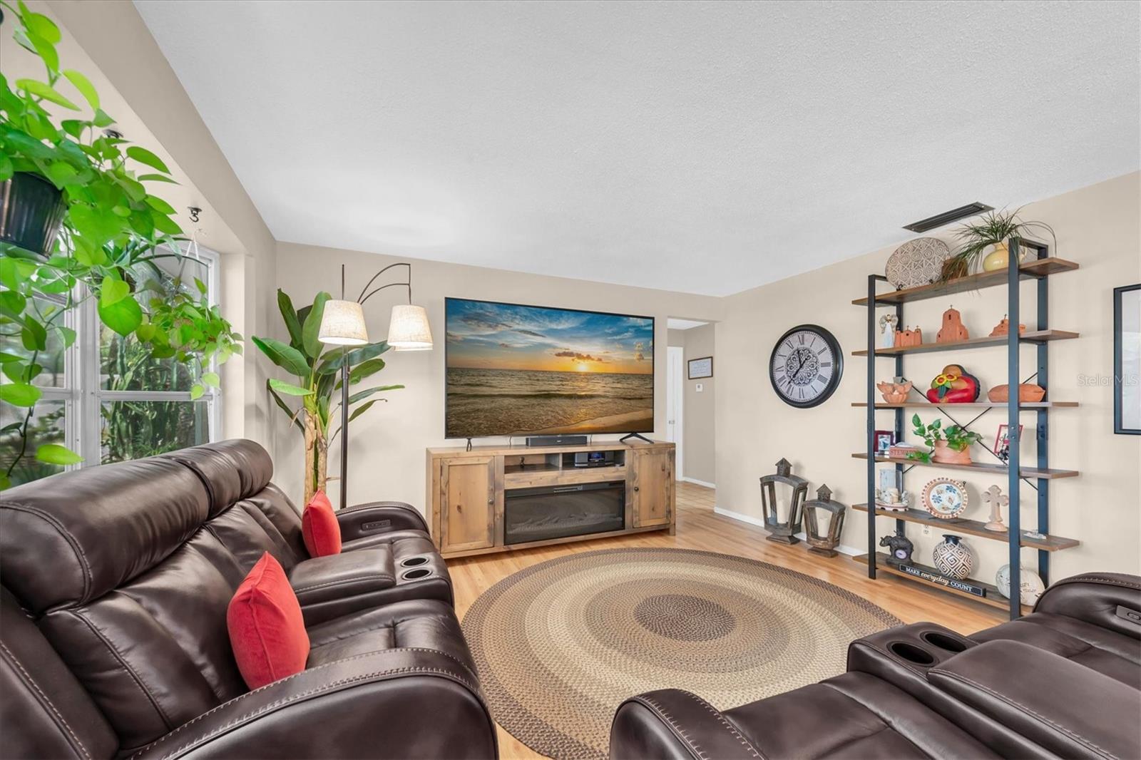 Image 9 of 56 For 14321 113th Avenue N