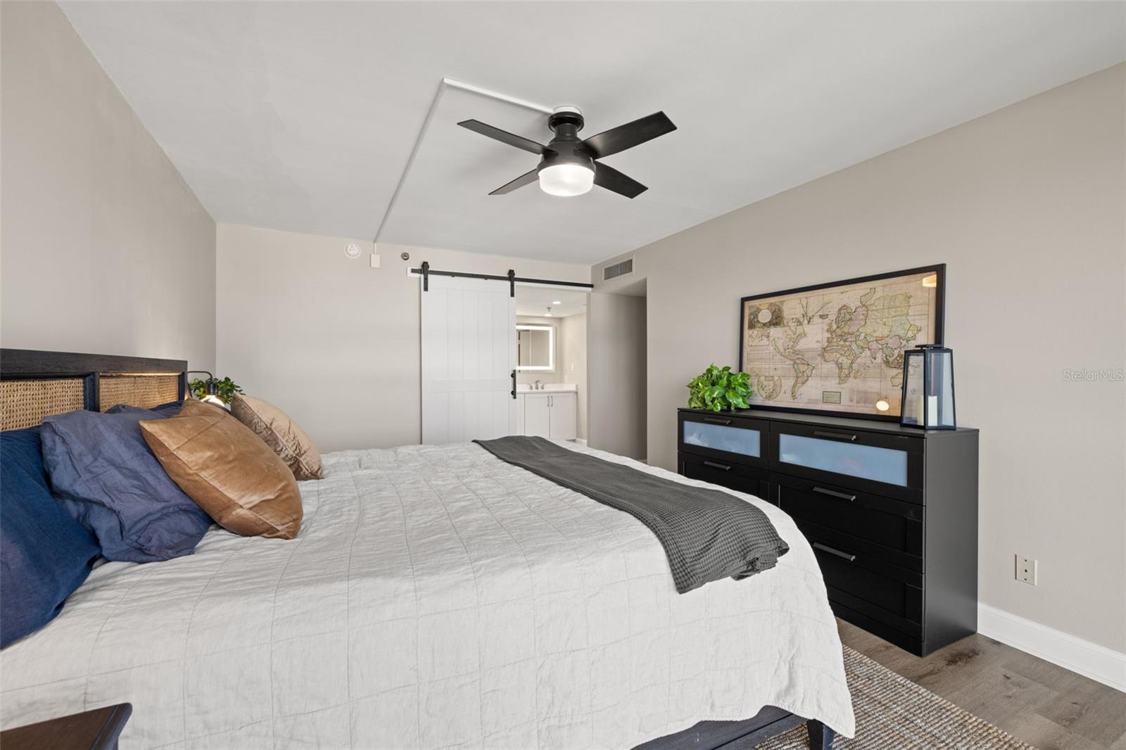 Image 15 of 48 For 3301 Bayshore Boulevard 1510a