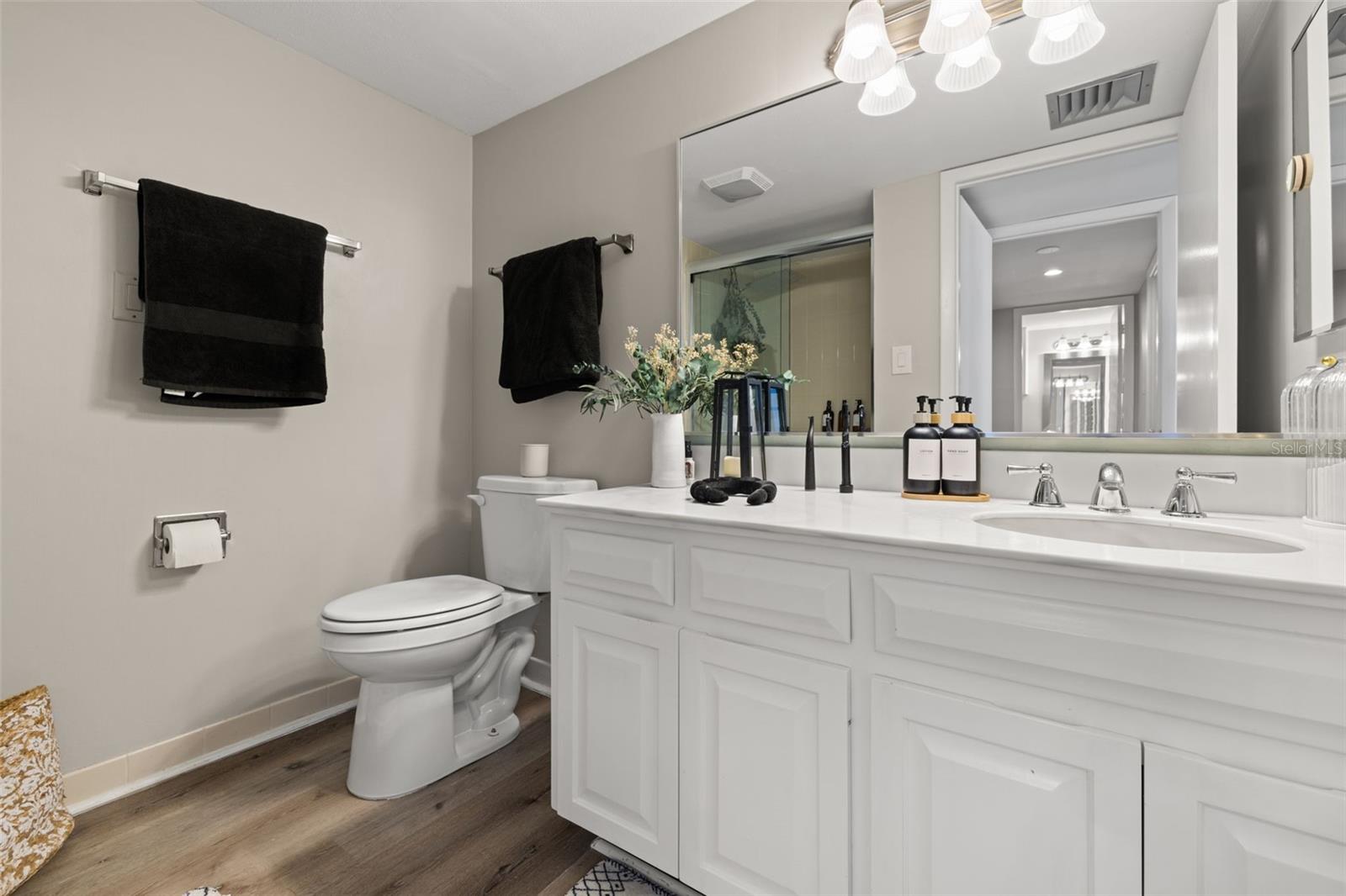 Image 26 of 48 For 3301 Bayshore Boulevard 1510a