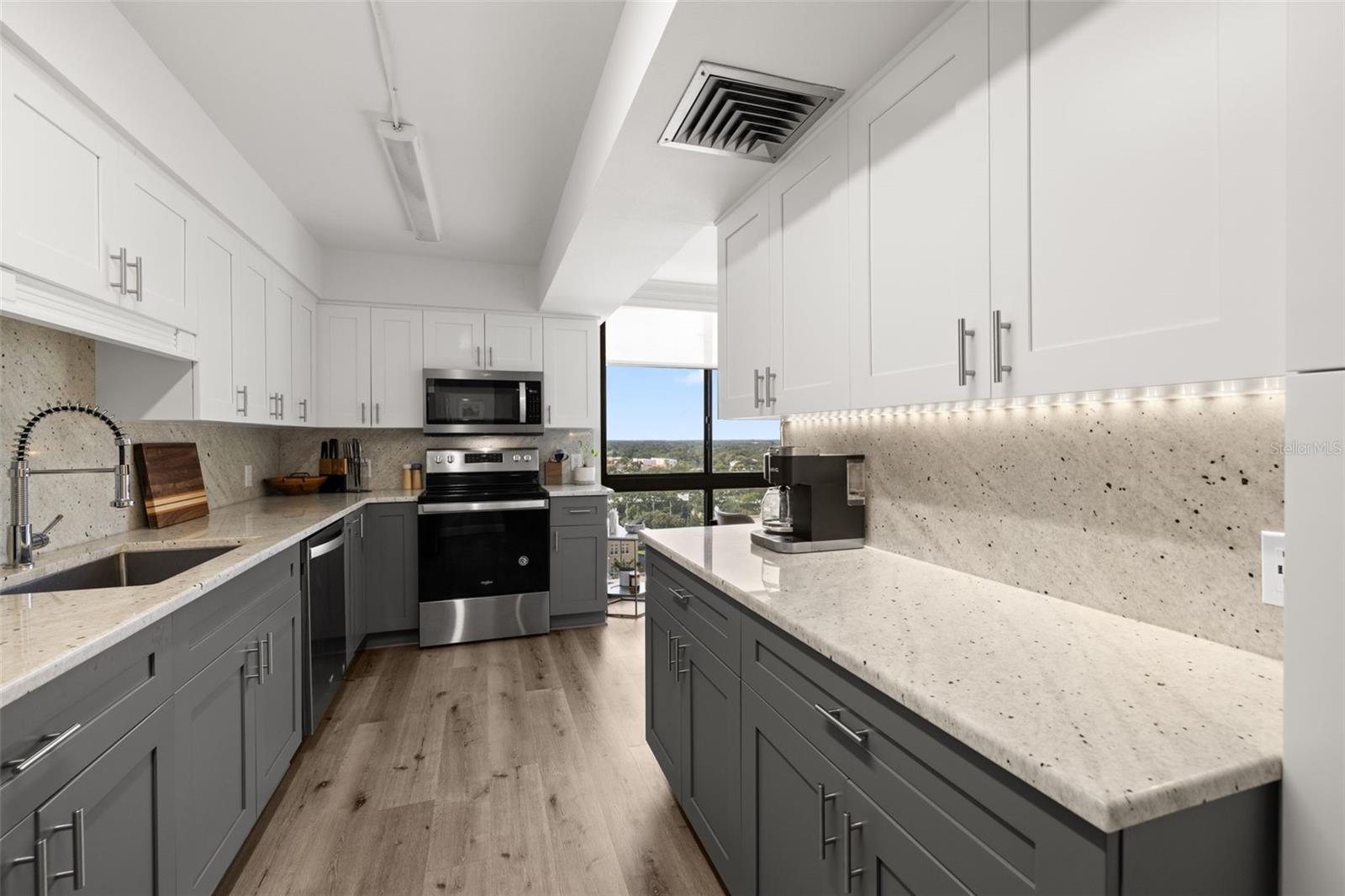 Image 32 of 48 For 3301 Bayshore Boulevard 1510a