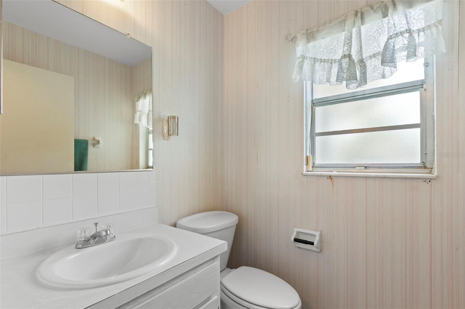 Image 16 of 25 For 401 De Grasse Place 18