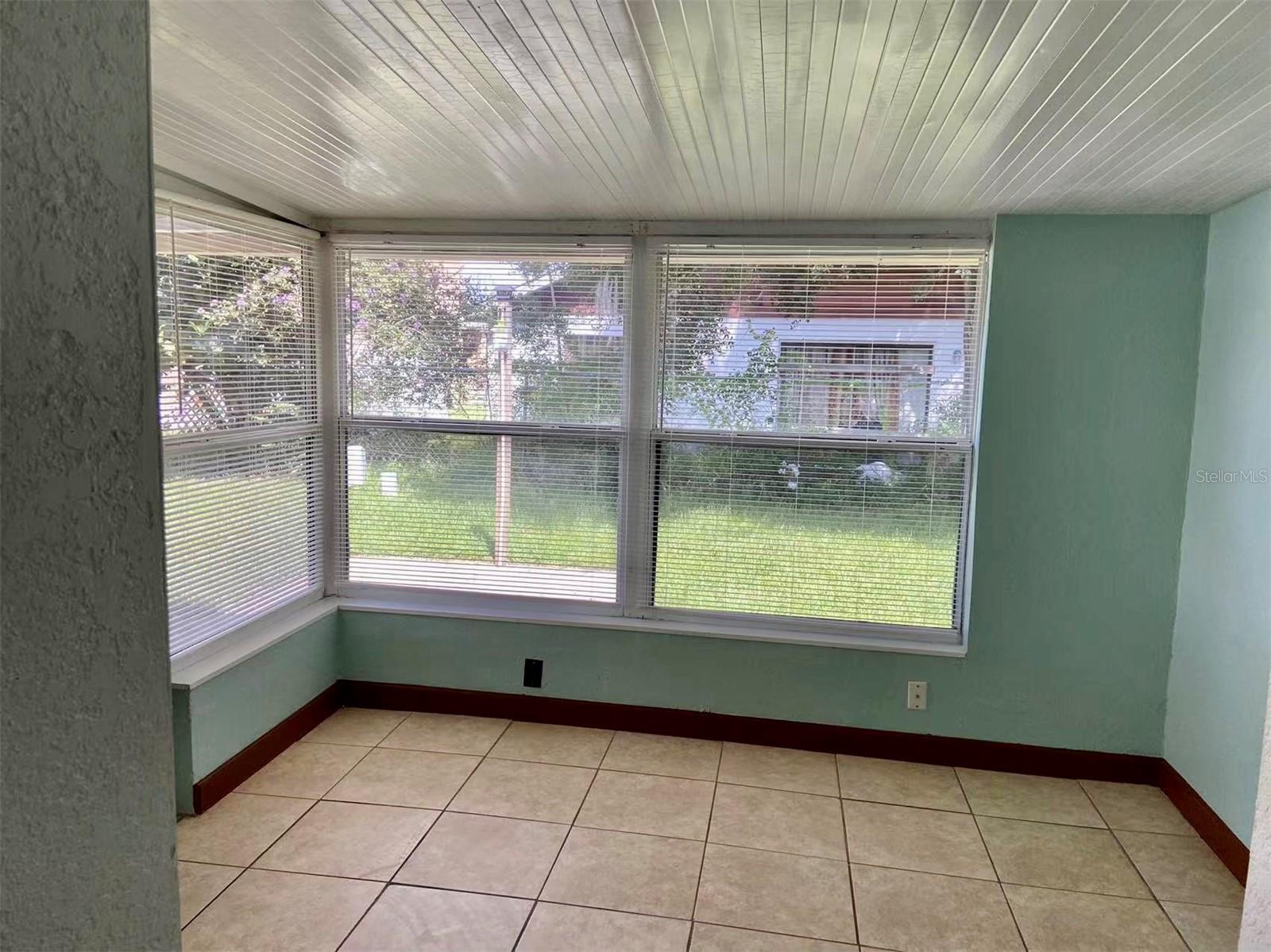 Image 10 of 21 For 135 Coralwood Circle