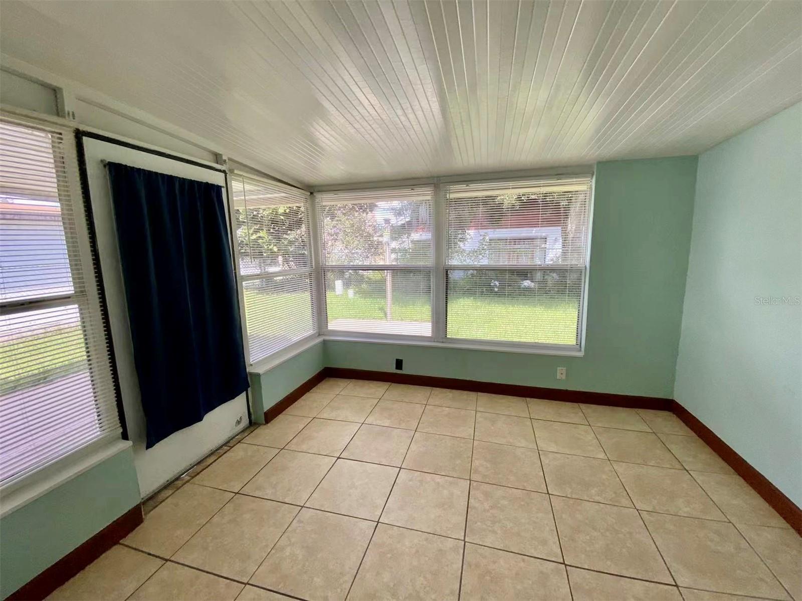 Image 8 of 21 For 135 Coralwood Circle