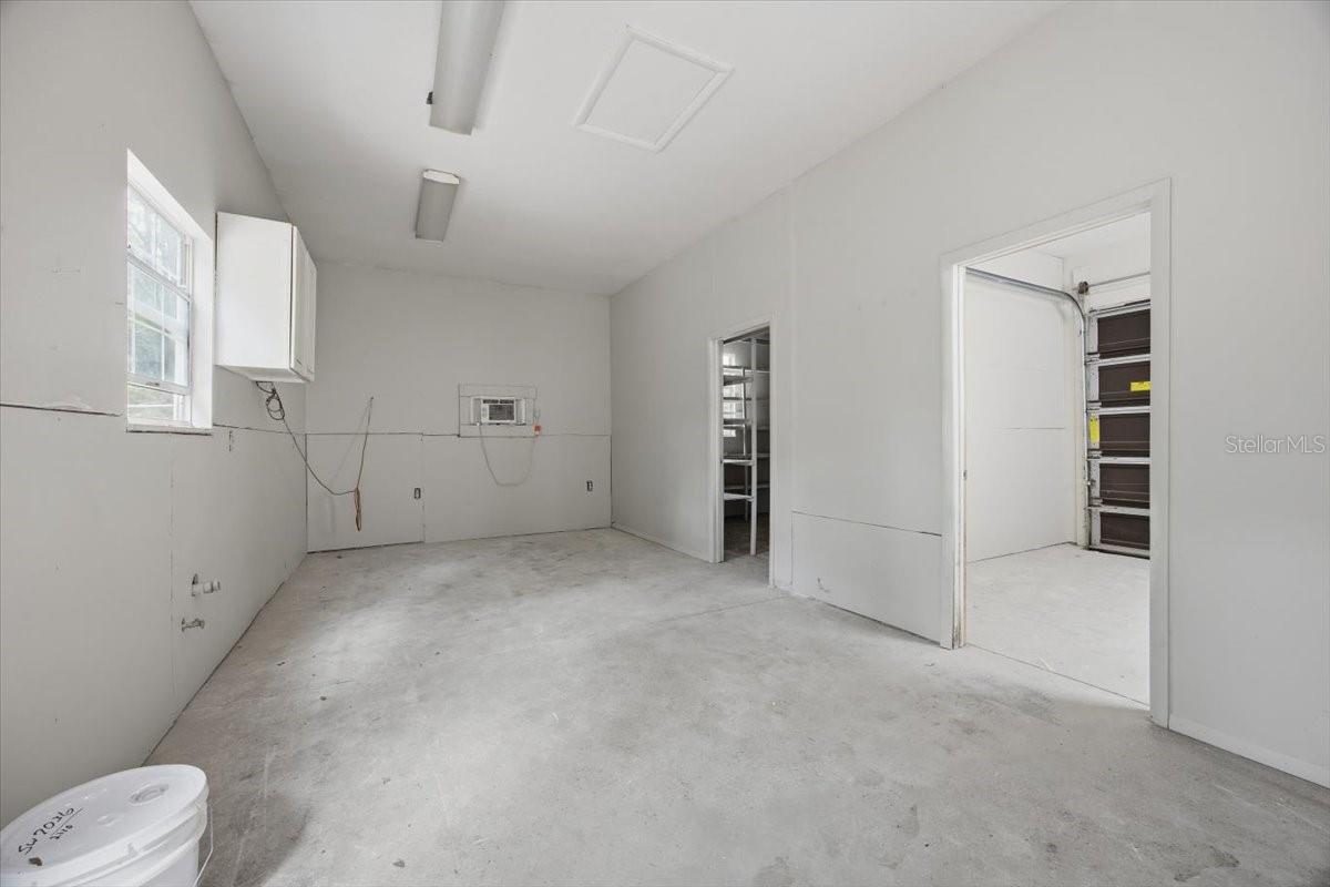 Image 11 of 38 For 713 Whitehall St