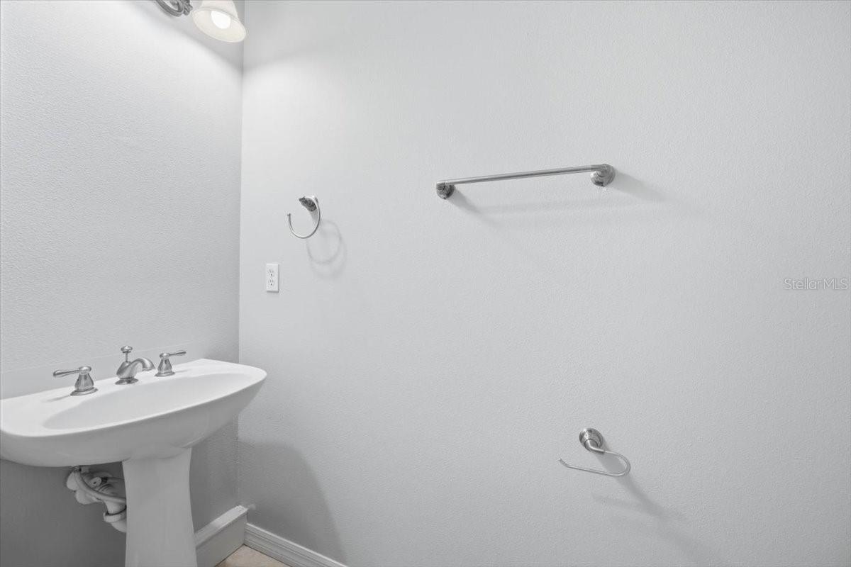 Image 16 of 38 For 713 Whitehall St