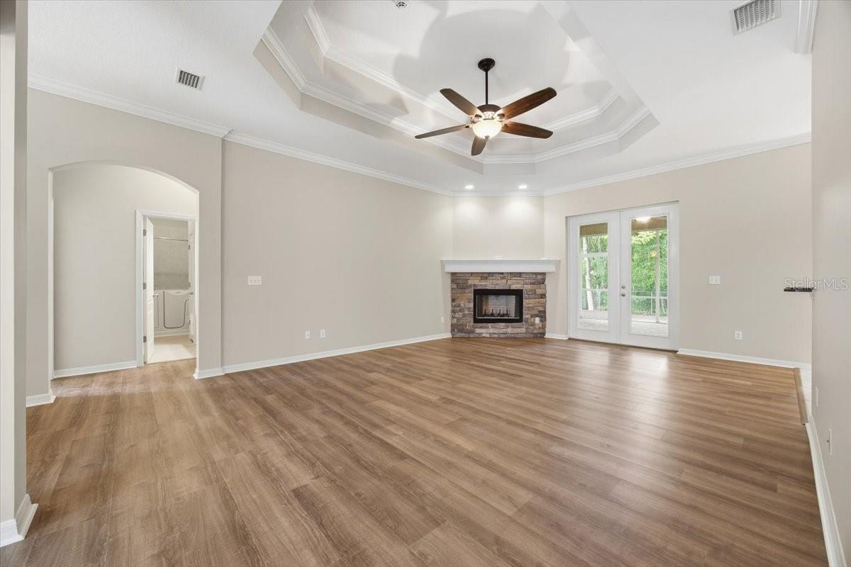 Image 3 of 38 For 713 Whitehall St