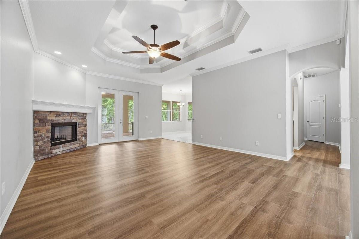 Image 4 of 38 For 713 Whitehall St