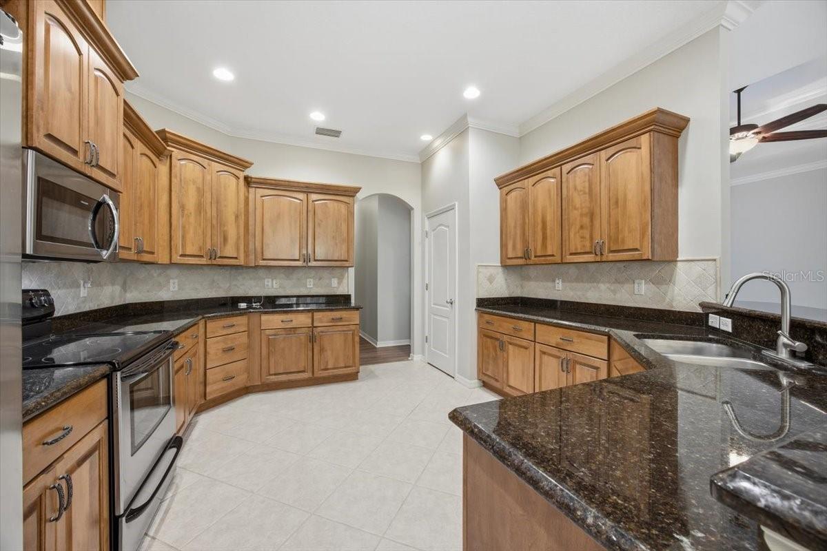 Image 7 of 38 For 713 Whitehall St