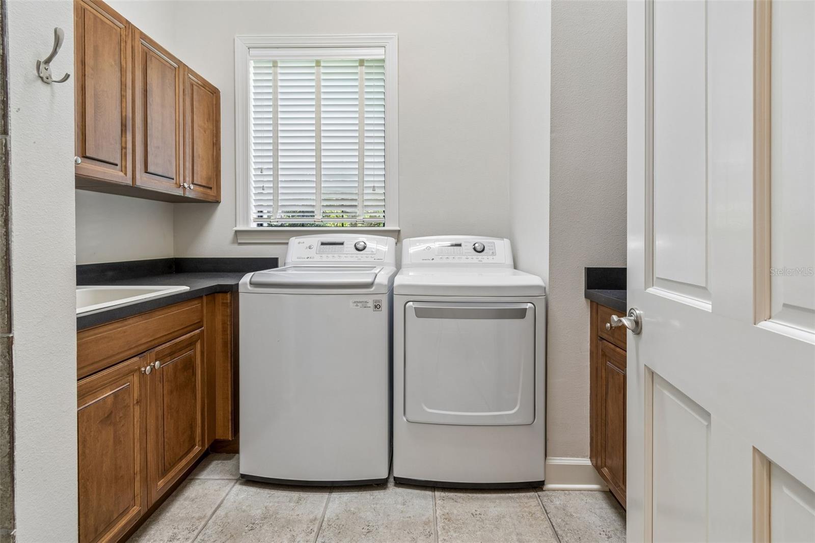 Image 28 of 84 For 702 Berrocales De Avila