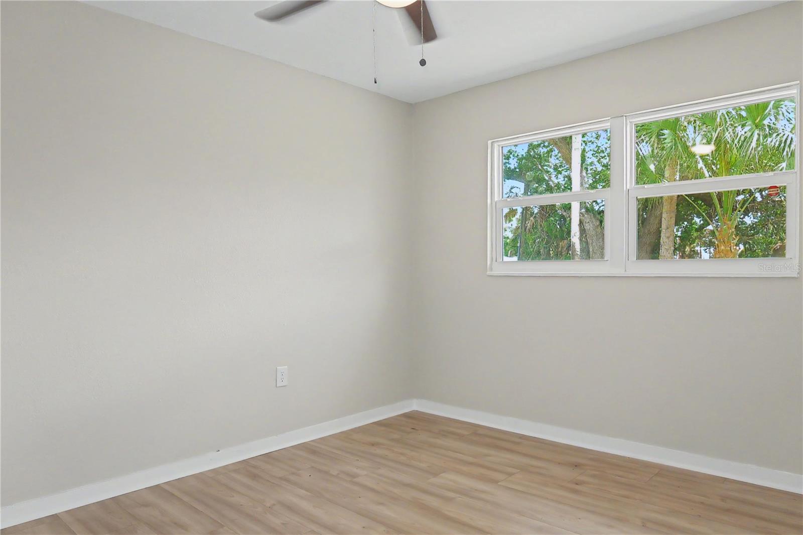 Image 14 of 17 For 5511 13th Street E