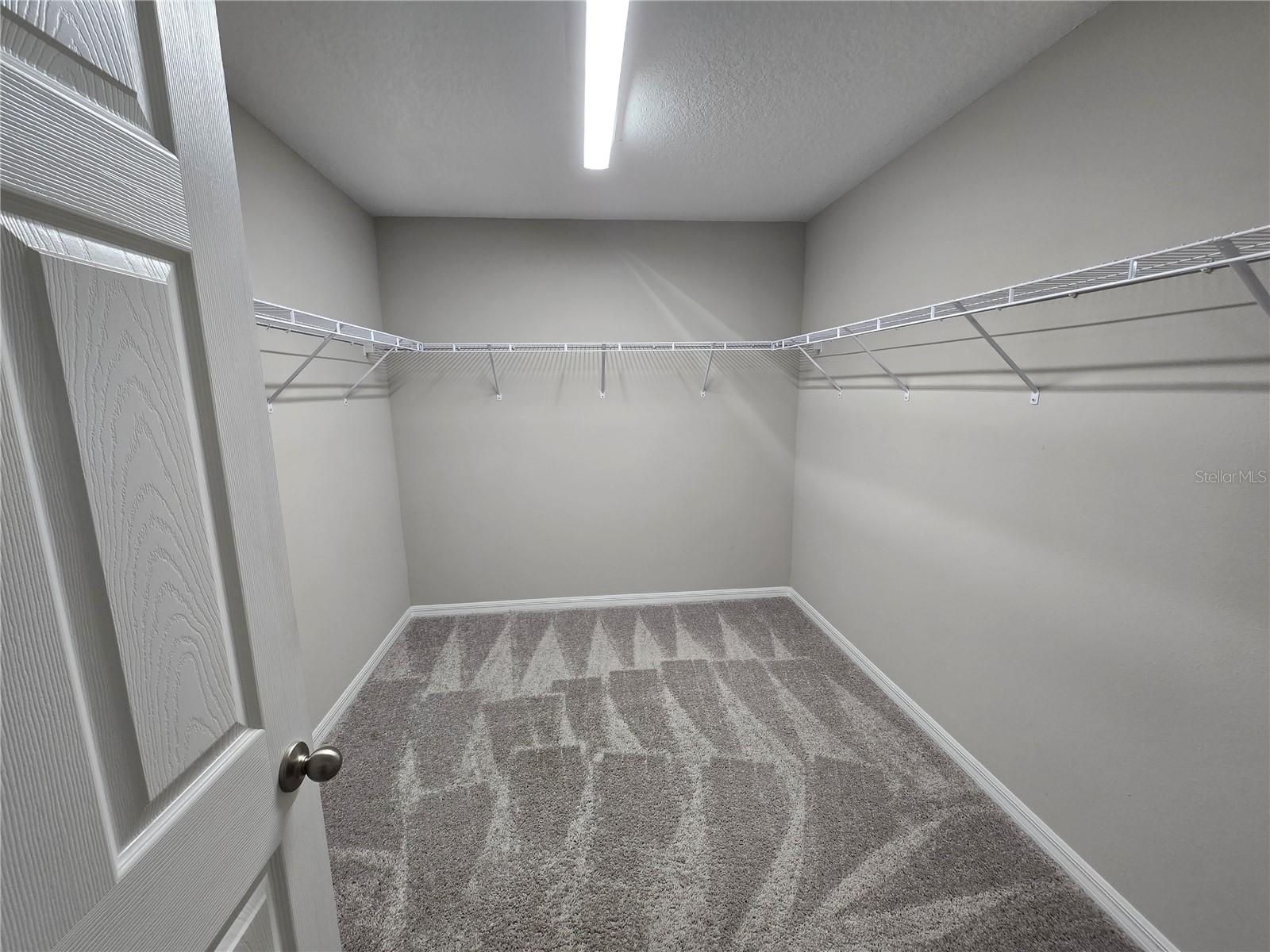 Listing photo id 8 for 5694 Arlington River Drive