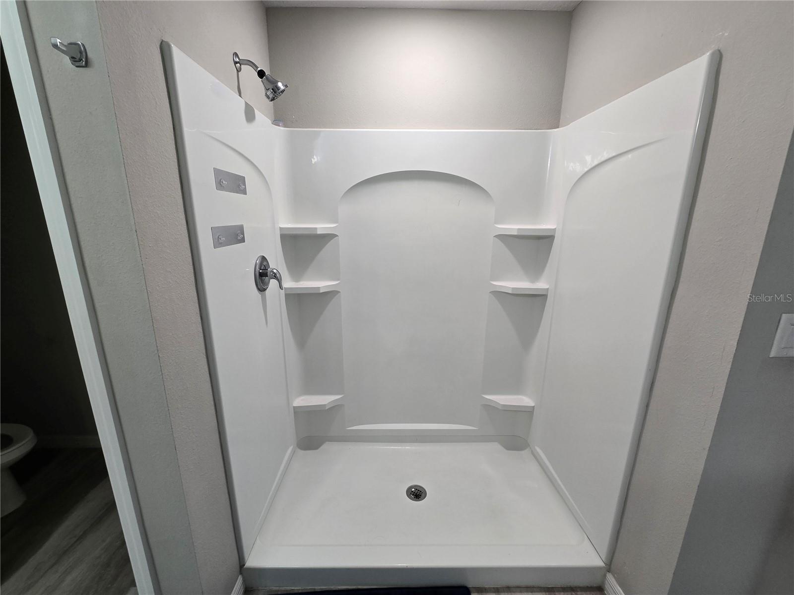 Listing photo id 11 for 5694 Arlington River Drive