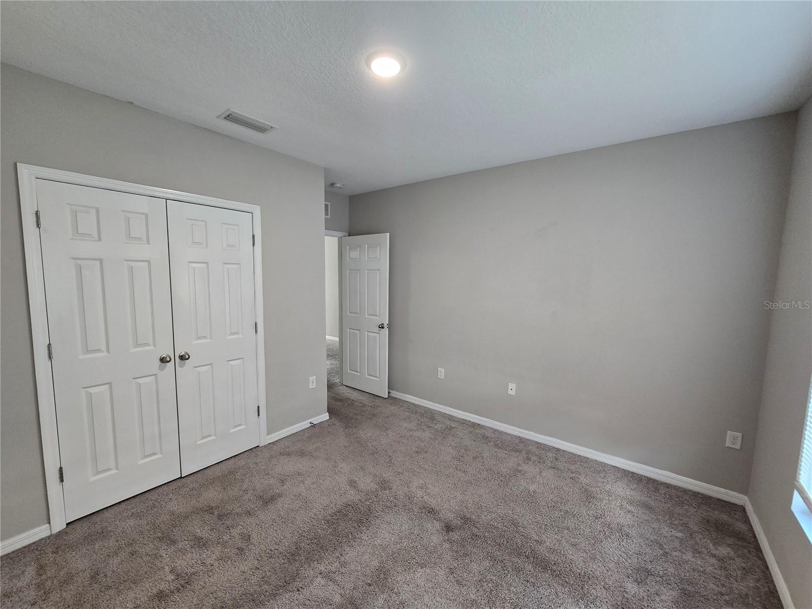 Listing photo id 12 for 5694 Arlington River Drive