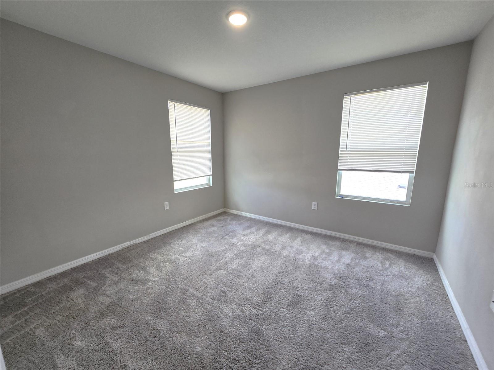 Listing photo id 14 for 5694 Arlington River Drive