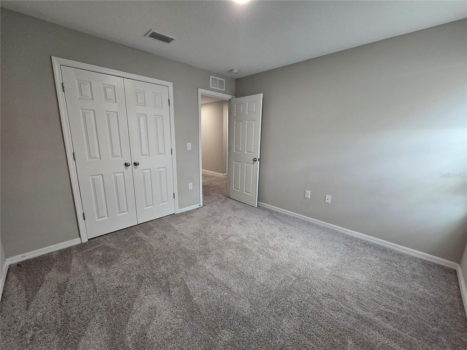 Listing photo id 15 for 5694 Arlington River Drive