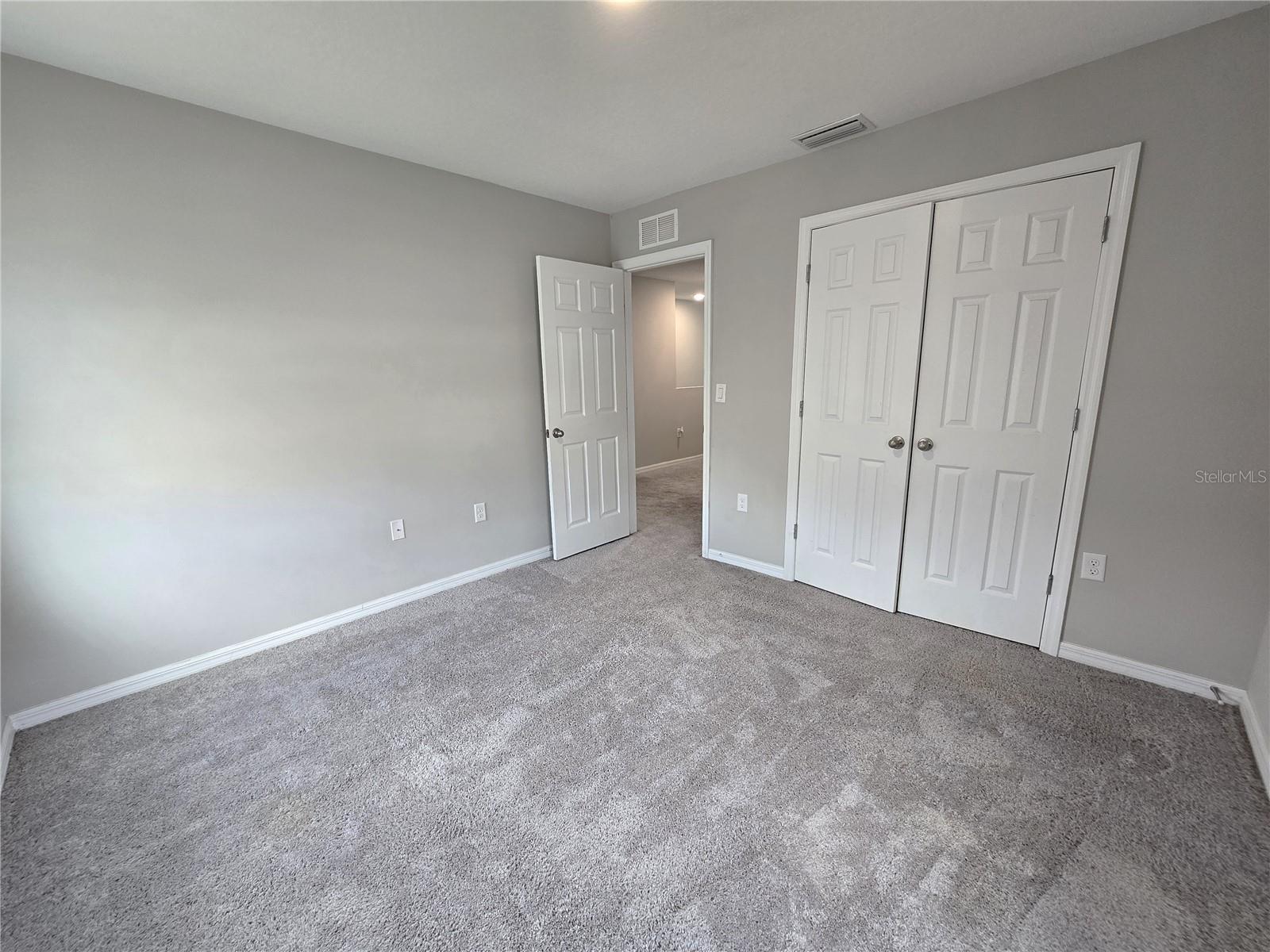 Listing photo id 16 for 5694 Arlington River Drive