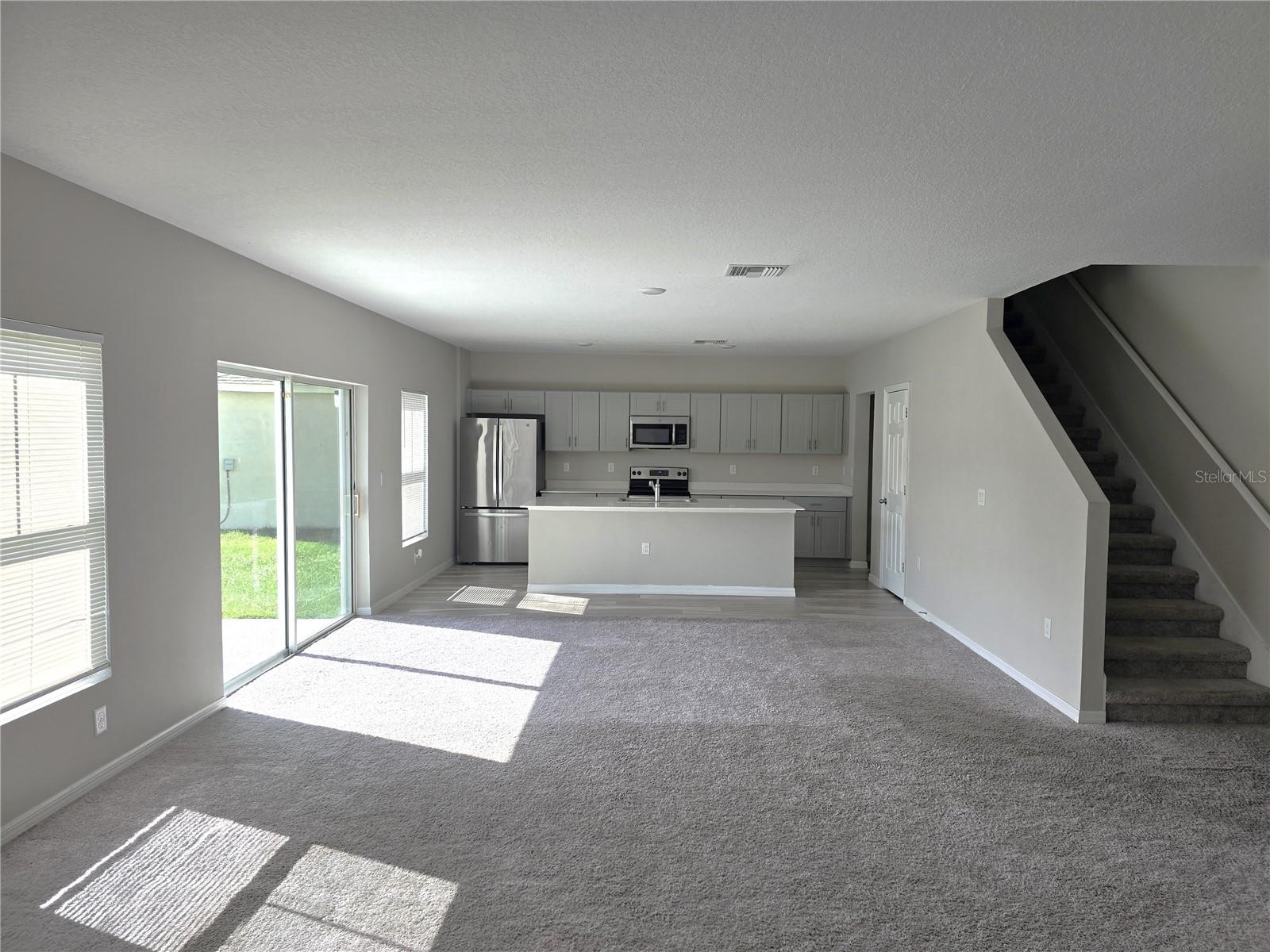 Listing photo id 0 for 5694 Arlington River Drive