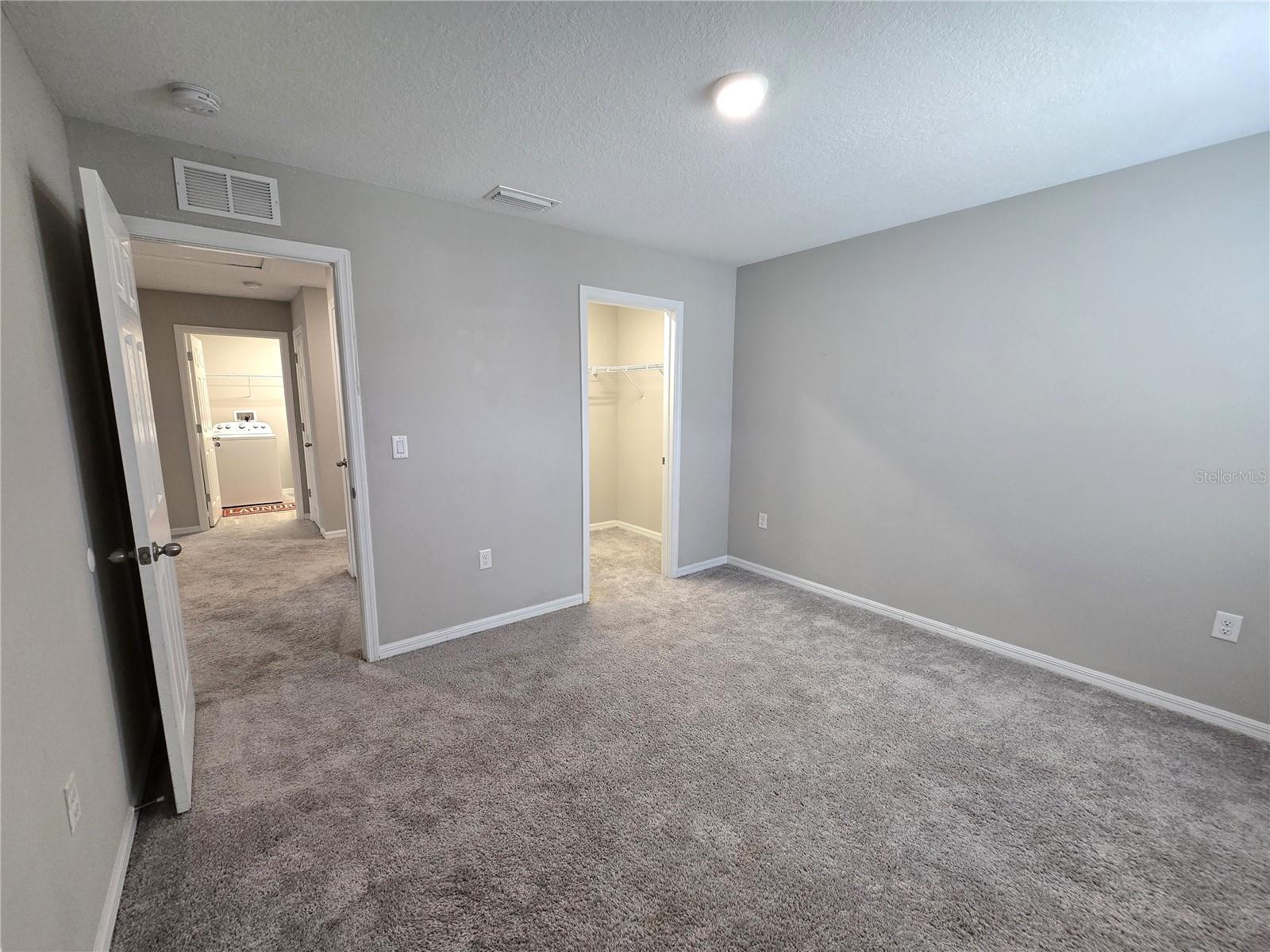 Listing photo id 18 for 5694 Arlington River Drive