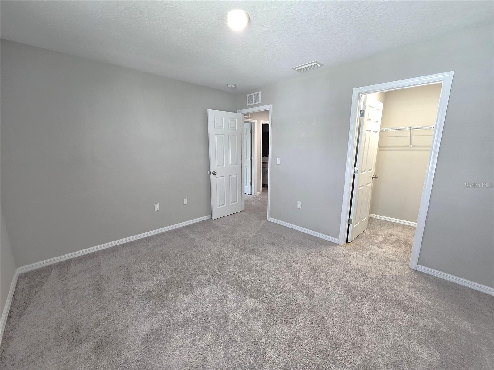 Listing photo id 19 for 5694 Arlington River Drive