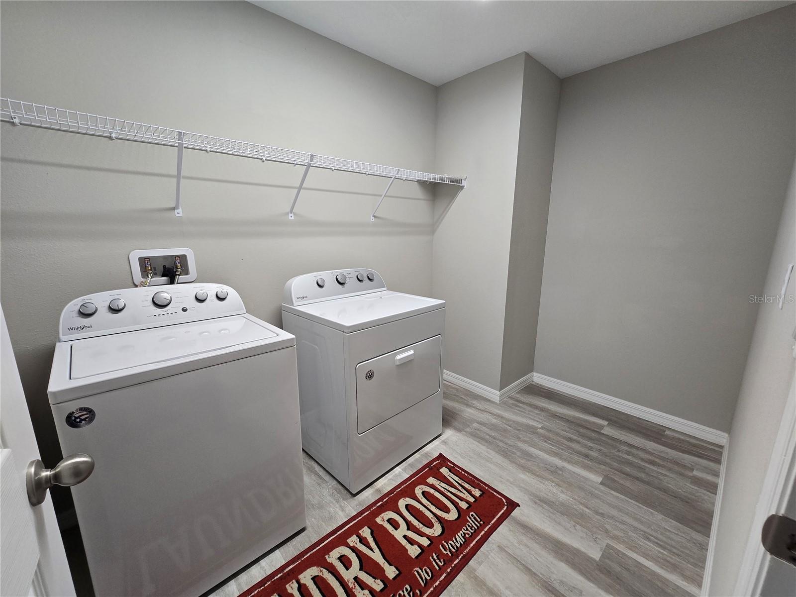 Listing photo id 21 for 5694 Arlington River Drive