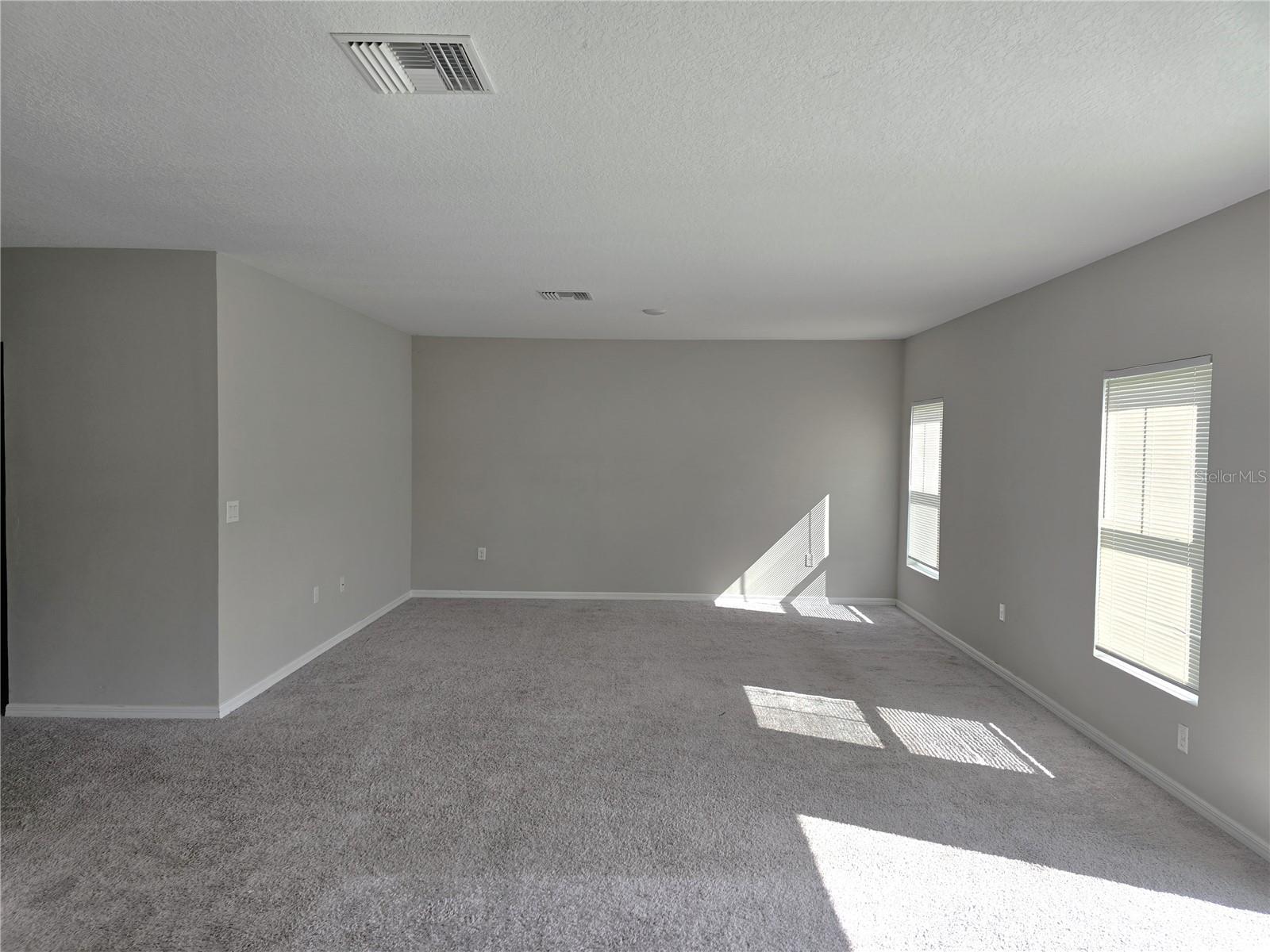 Listing photo id 1 for 5694 Arlington River Drive