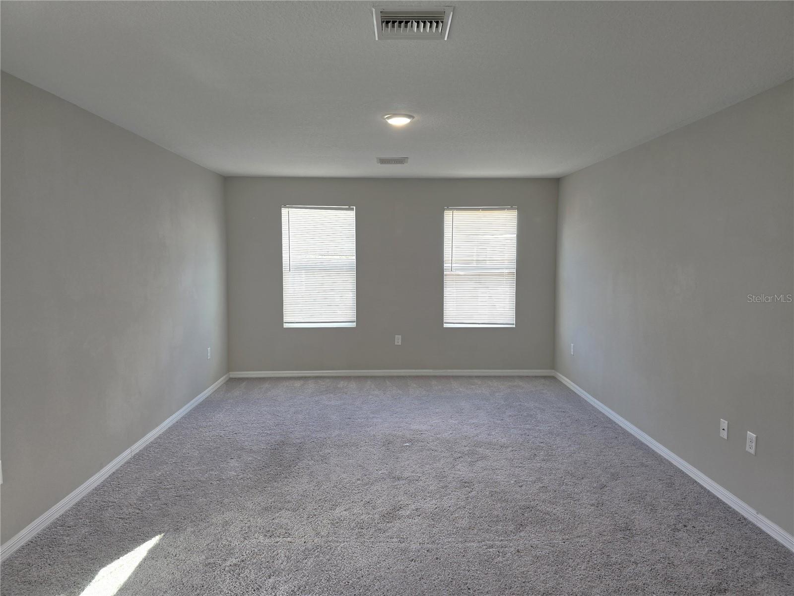 Listing photo id 4 for 5694 Arlington River Drive