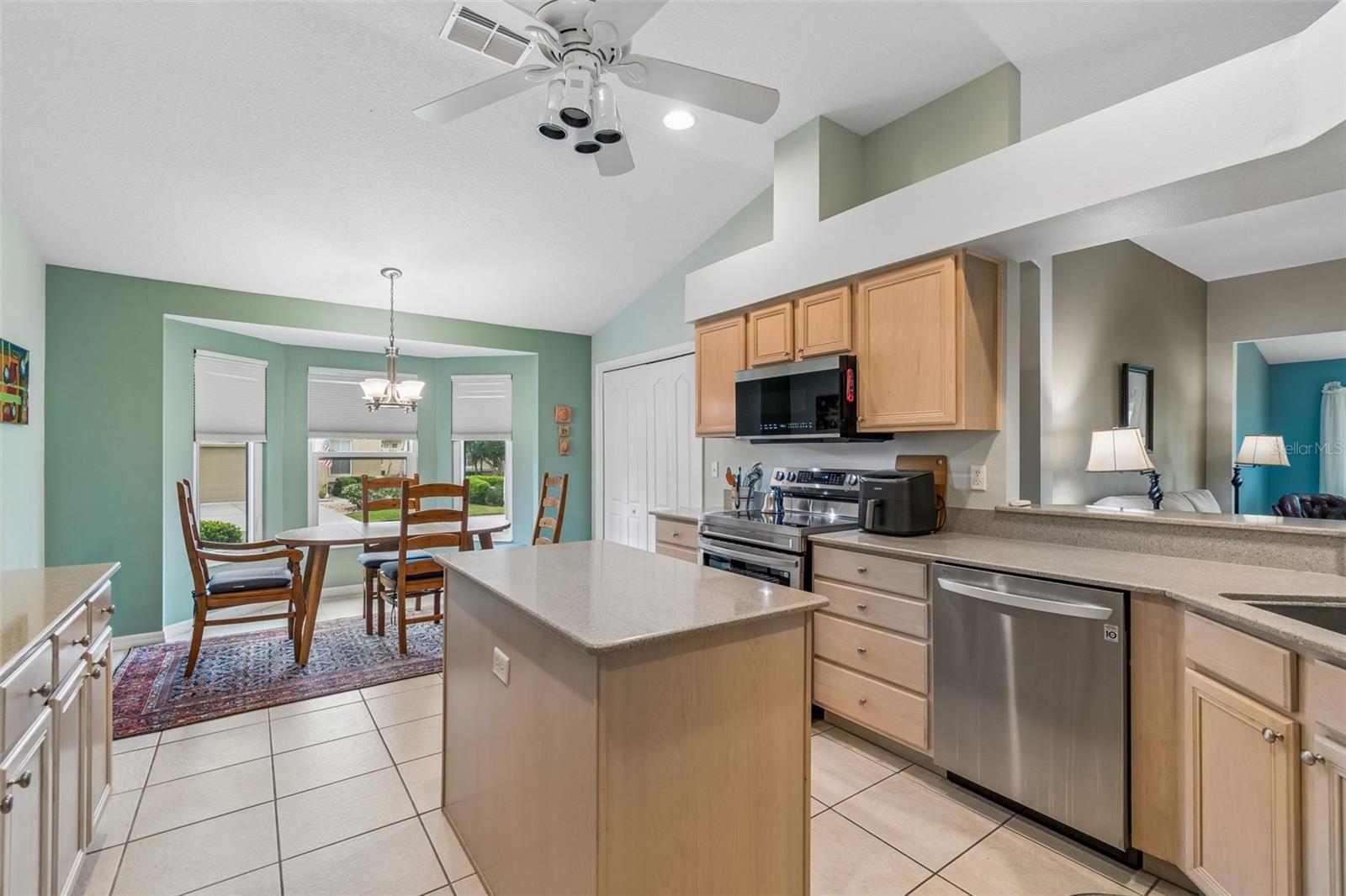 Image 12 of 72 For 2006 Grantham Greens Drive 0