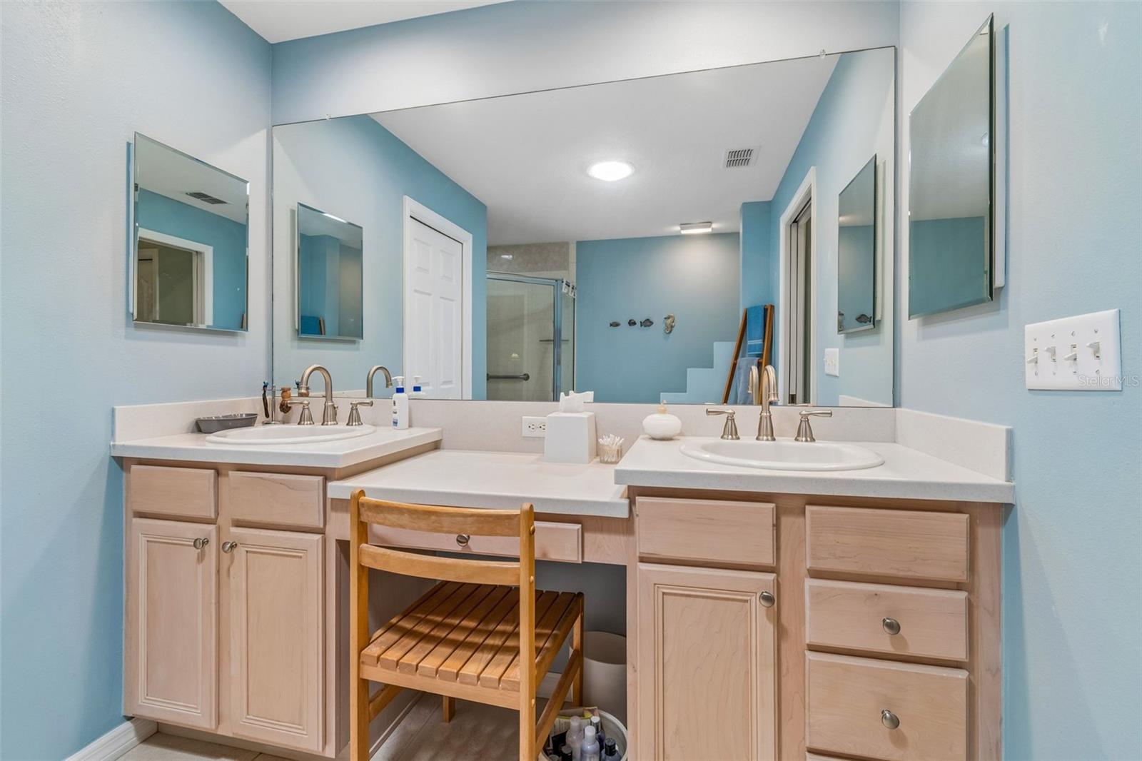 Image 29 of 72 For 2006 Grantham Greens Drive 0