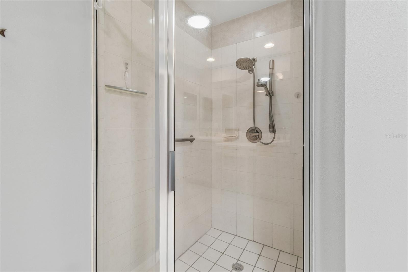 Image 30 of 72 For 2006 Grantham Greens Drive 0