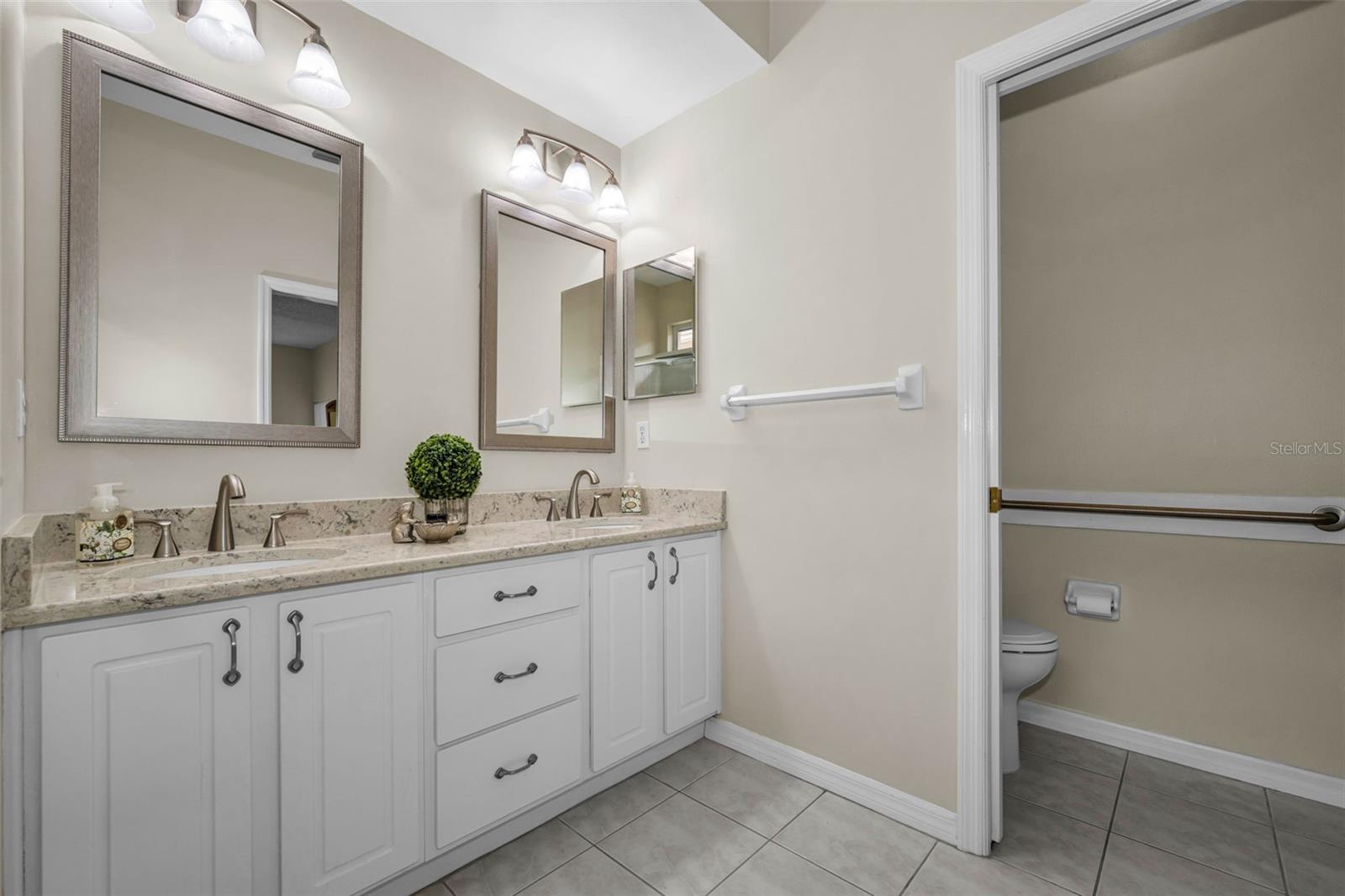 Image 27 of 49 For 3802 Darston Street