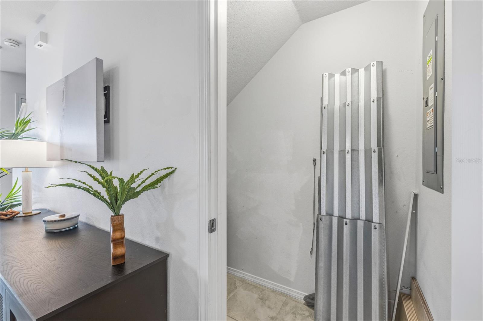 Image 15 of 38 For 9341 American Hickory Lane