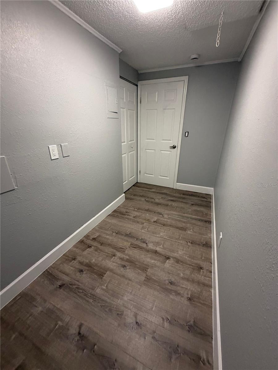 Image 10 of 12 For 1400 Strawberry Place 5