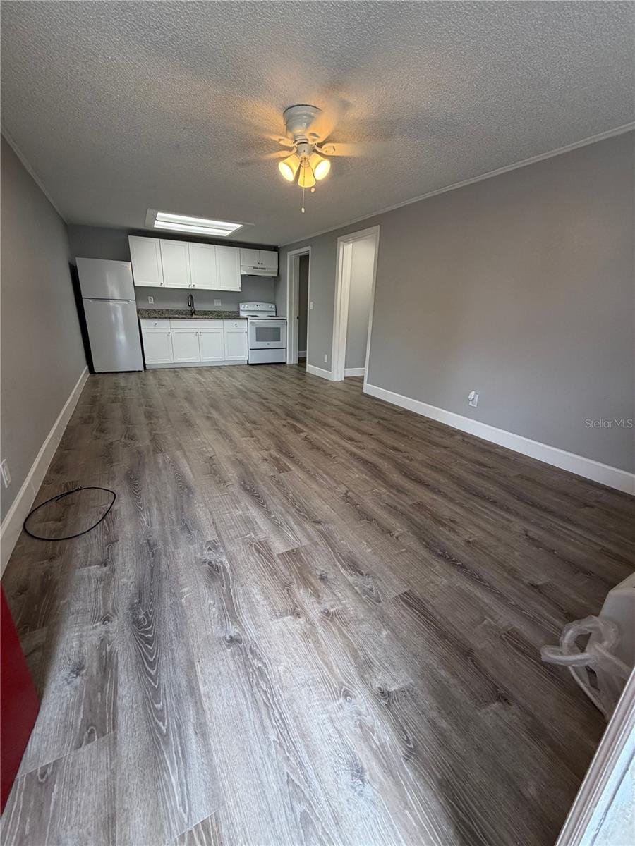 Image 4 of 12 For 1400 Strawberry Place 5