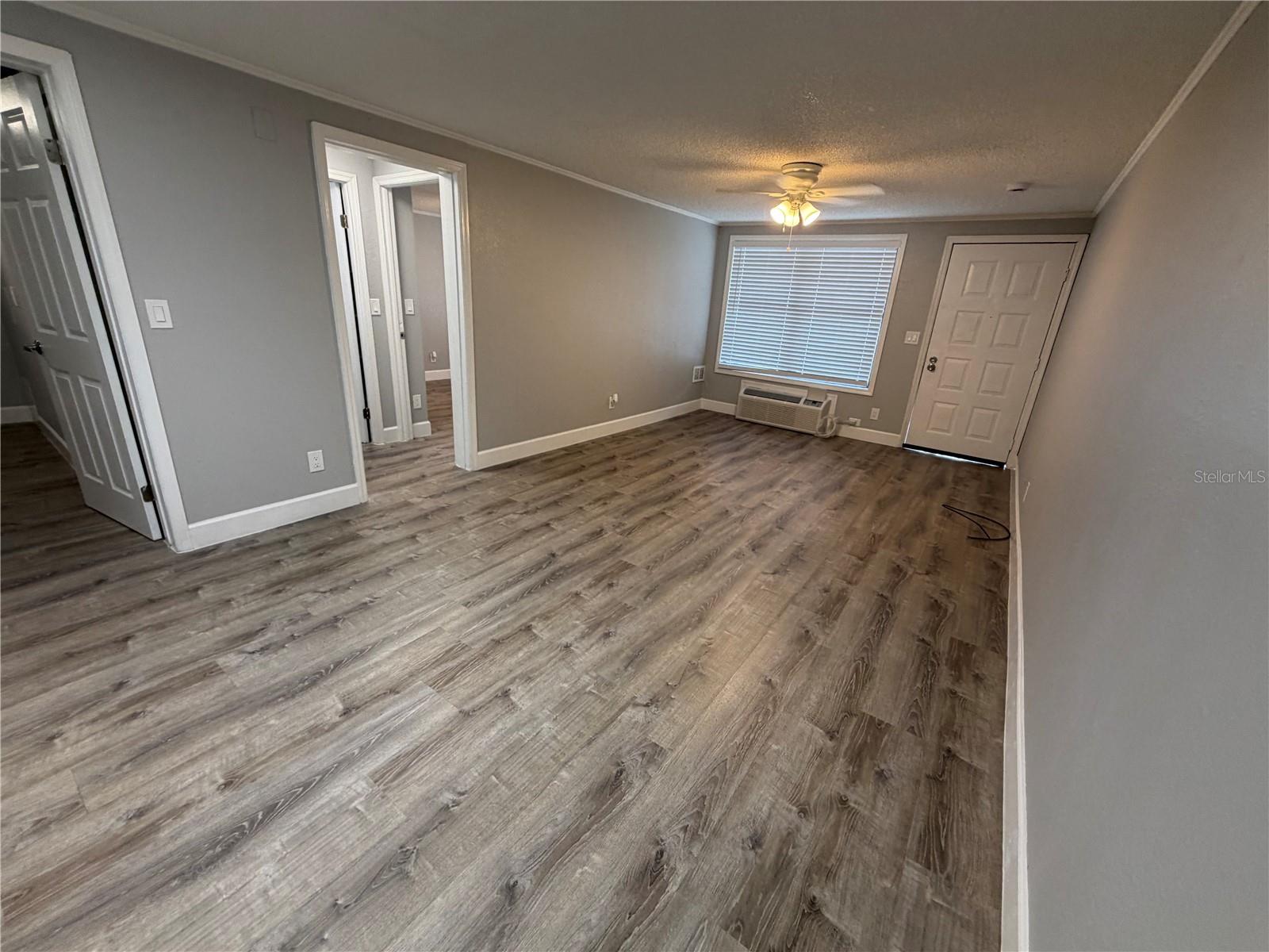 Image 5 of 12 For 1400 Strawberry Place 5