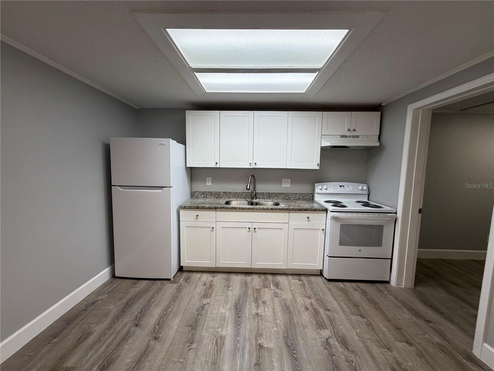 Image 6 of 12 For 1400 Strawberry Place 5