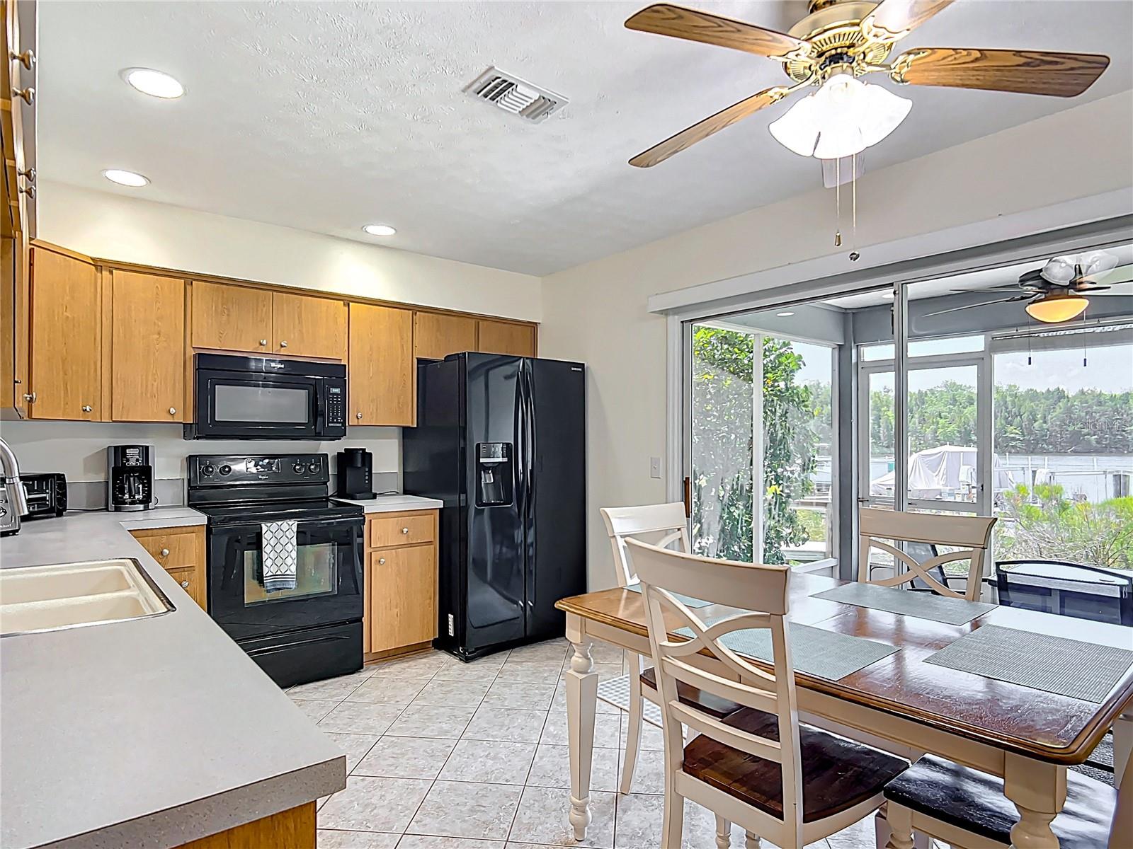 Listing photo id 8 for 11122 Cove Harbor Drive 112