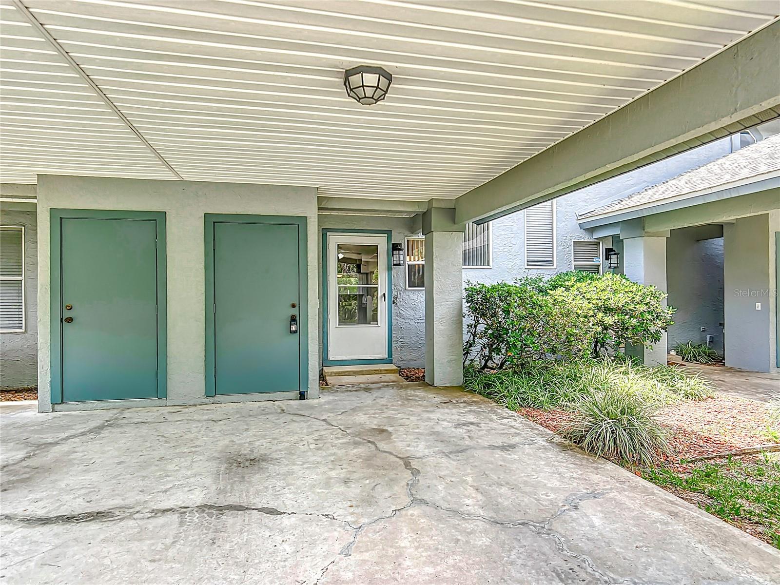 Listing photo id 2 for 11122 Cove Harbor Drive 112