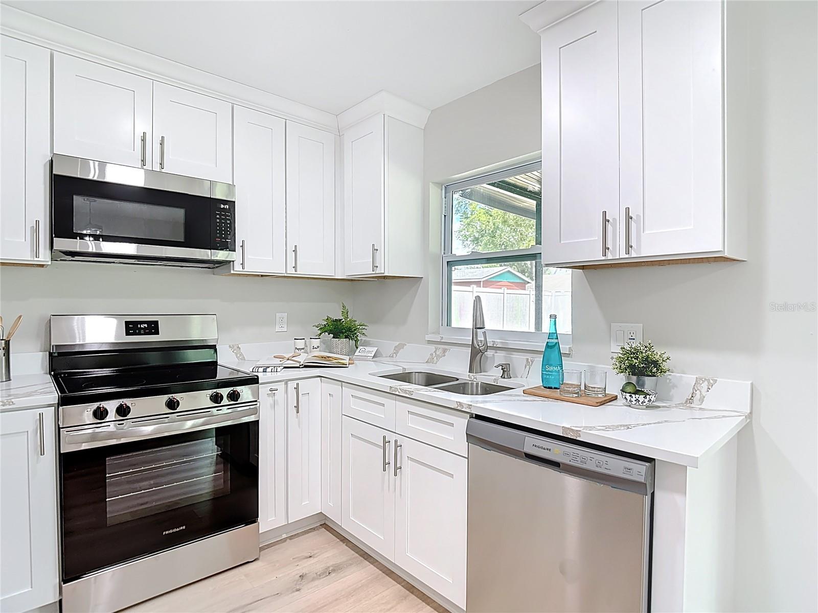 Listing photo id 8 for 14031 Arbor Knoll Circle