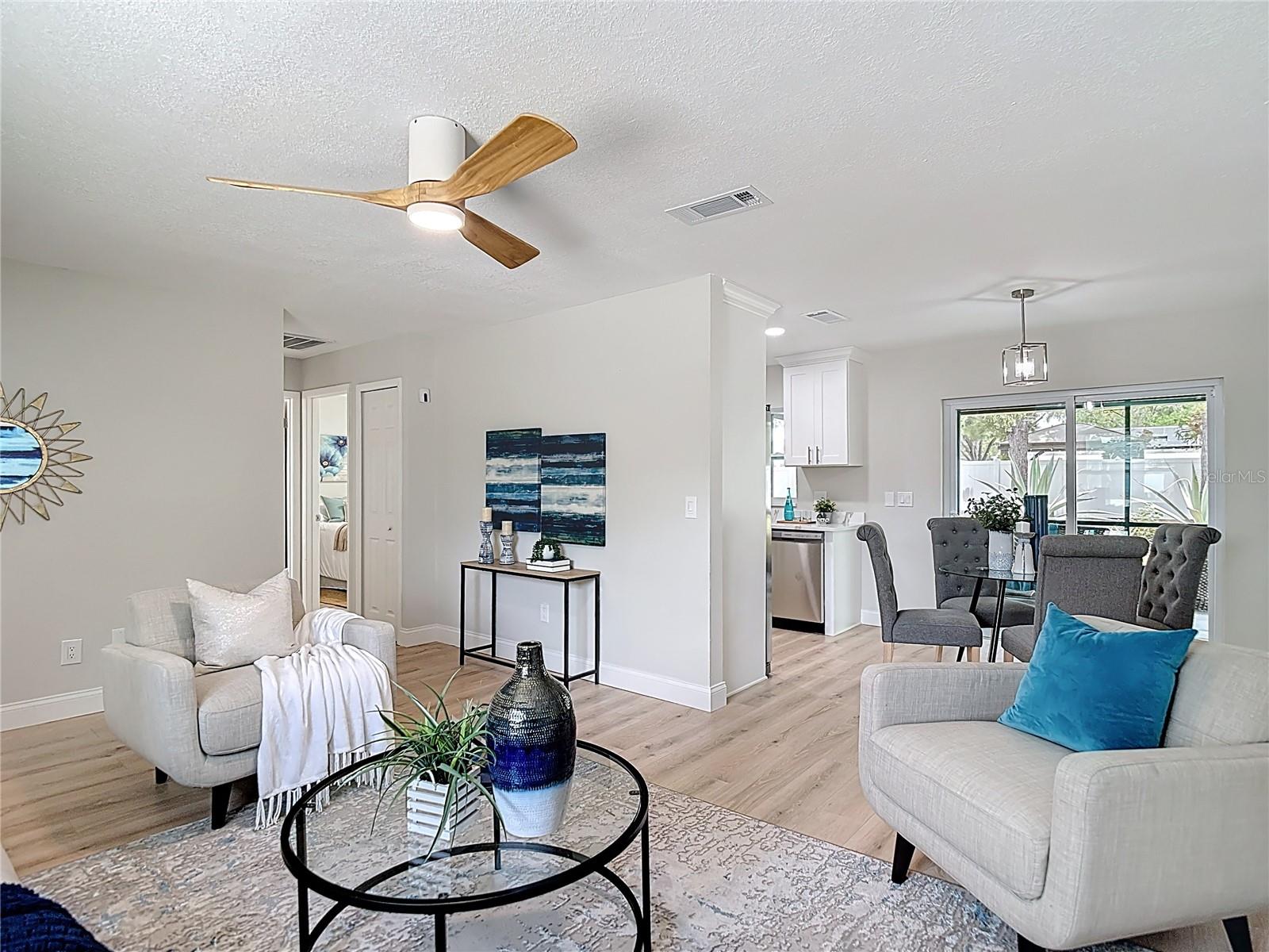 Listing photo id 1 for 14031 Arbor Knoll Circle