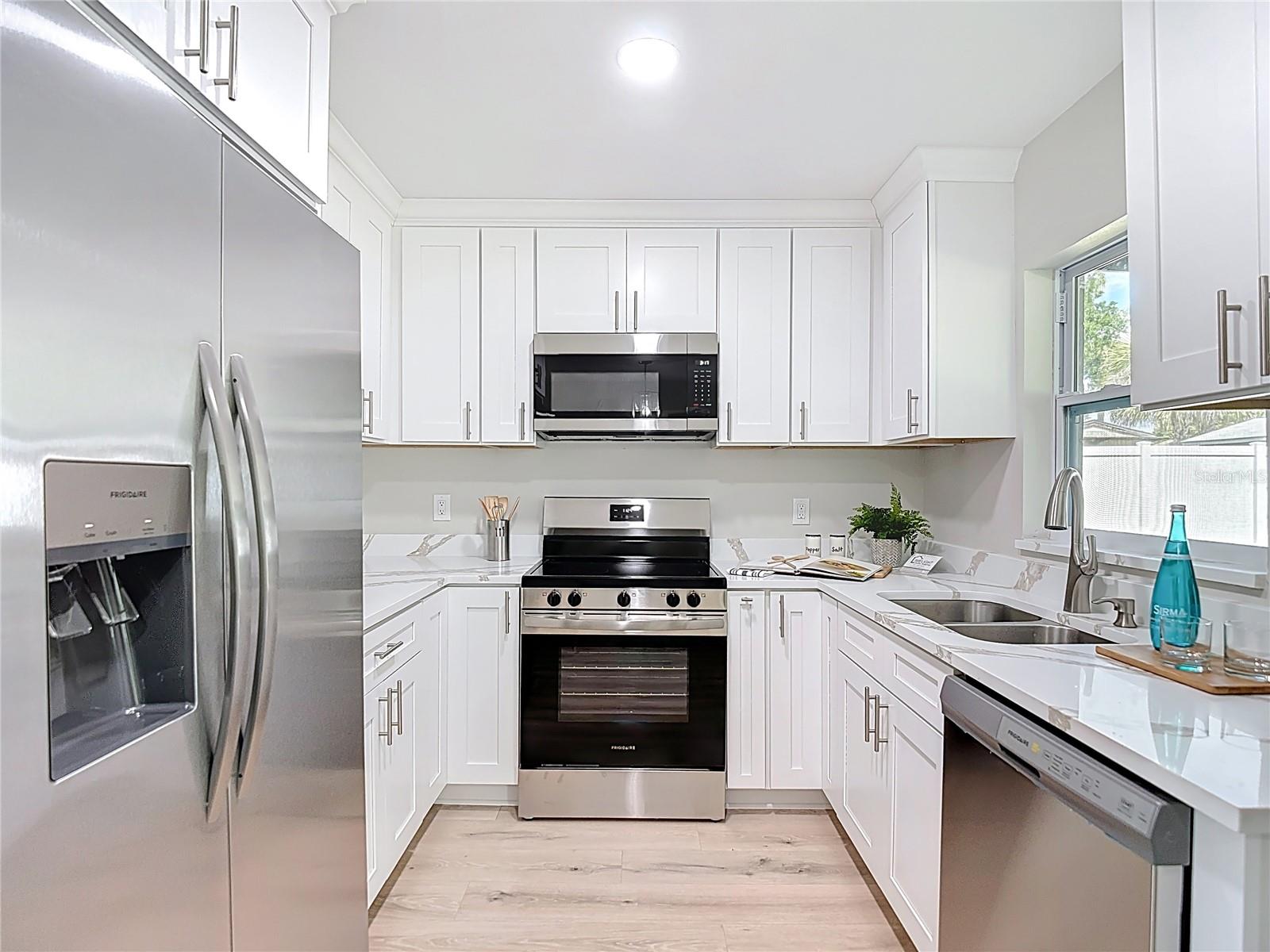 Listing photo id 7 for 14031 Arbor Knoll Circle