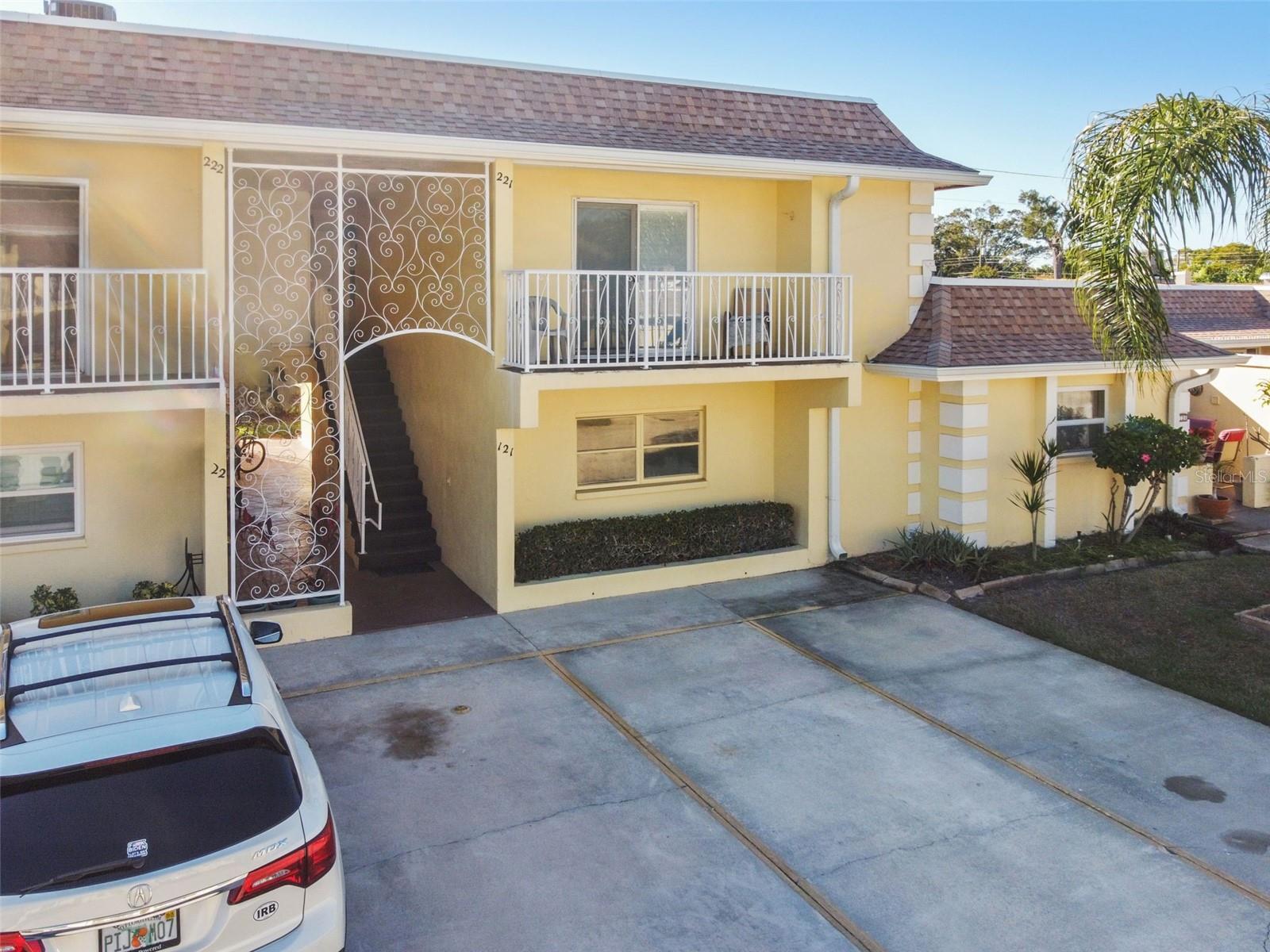 Image 10 of 49 For 610 Indian Rocks Road N 121