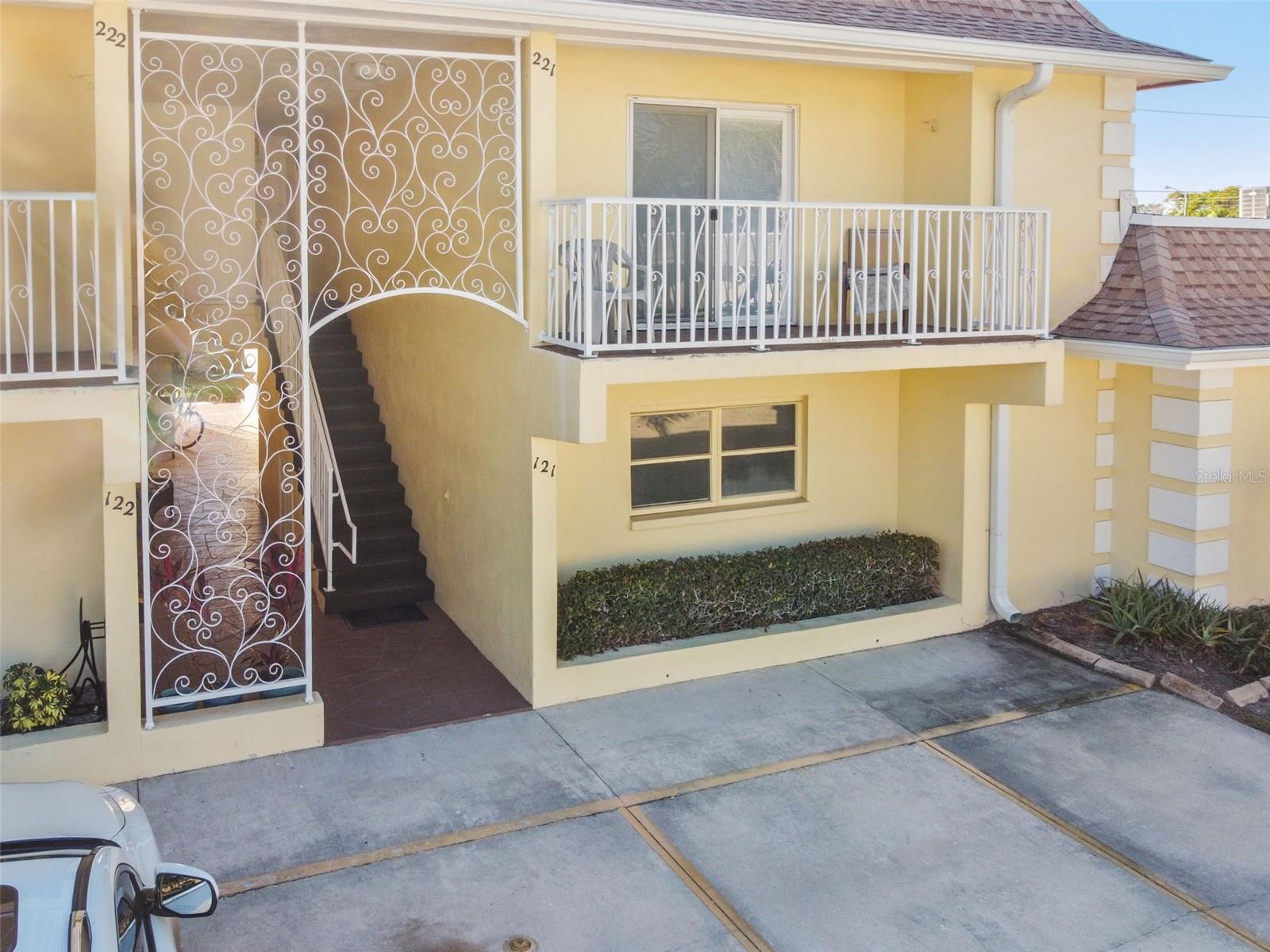 Image 11 of 49 For 610 Indian Rocks Road N 121