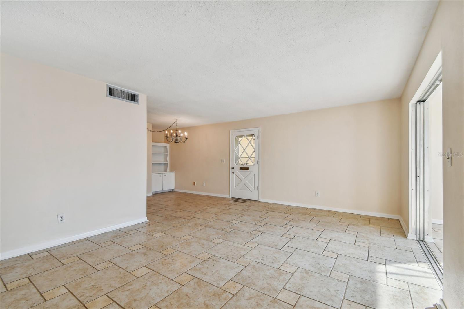 Image 16 of 49 For 610 Indian Rocks Road N 121