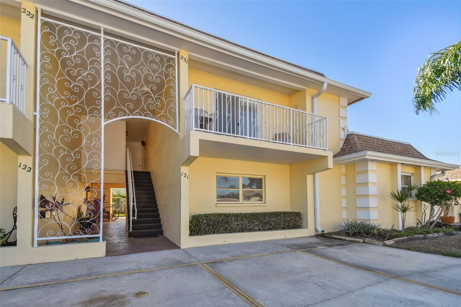 Image 2 of 49 For 610 Indian Rocks Road N 121