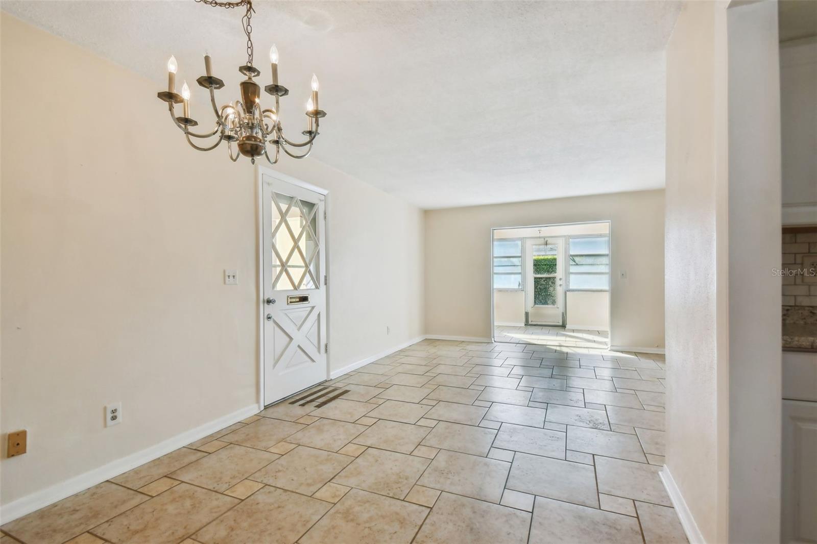 Image 26 of 49 For 610 Indian Rocks Road N 121