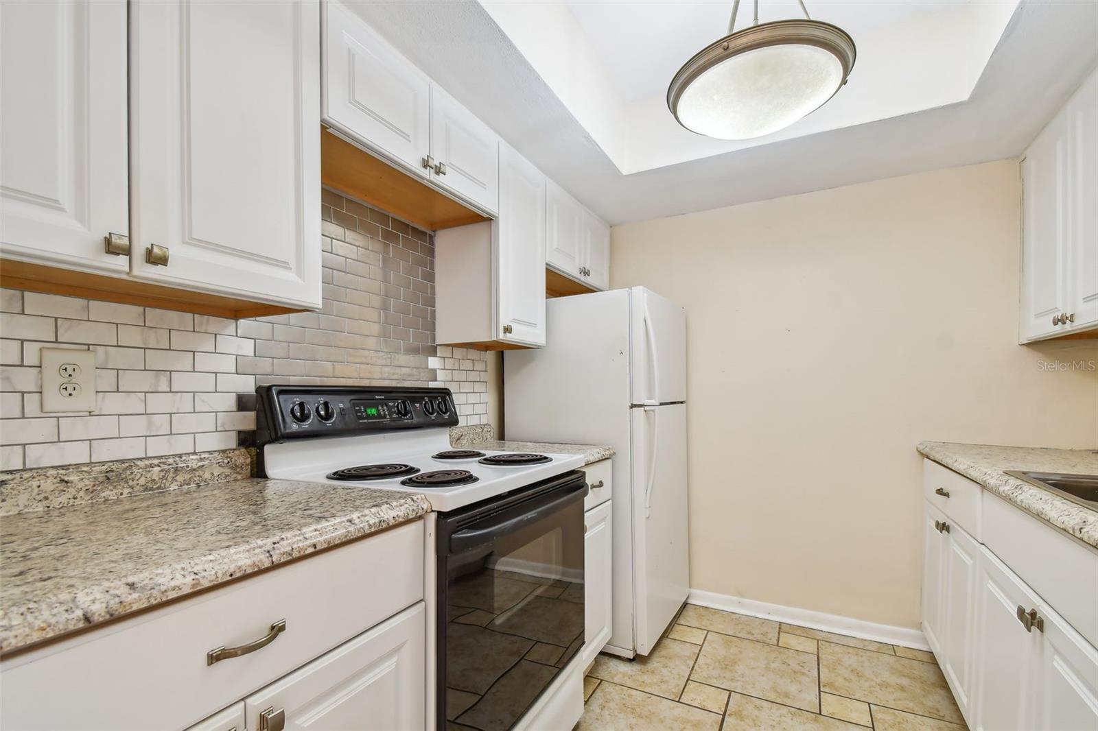 Image 27 of 49 For 610 Indian Rocks Road N 121